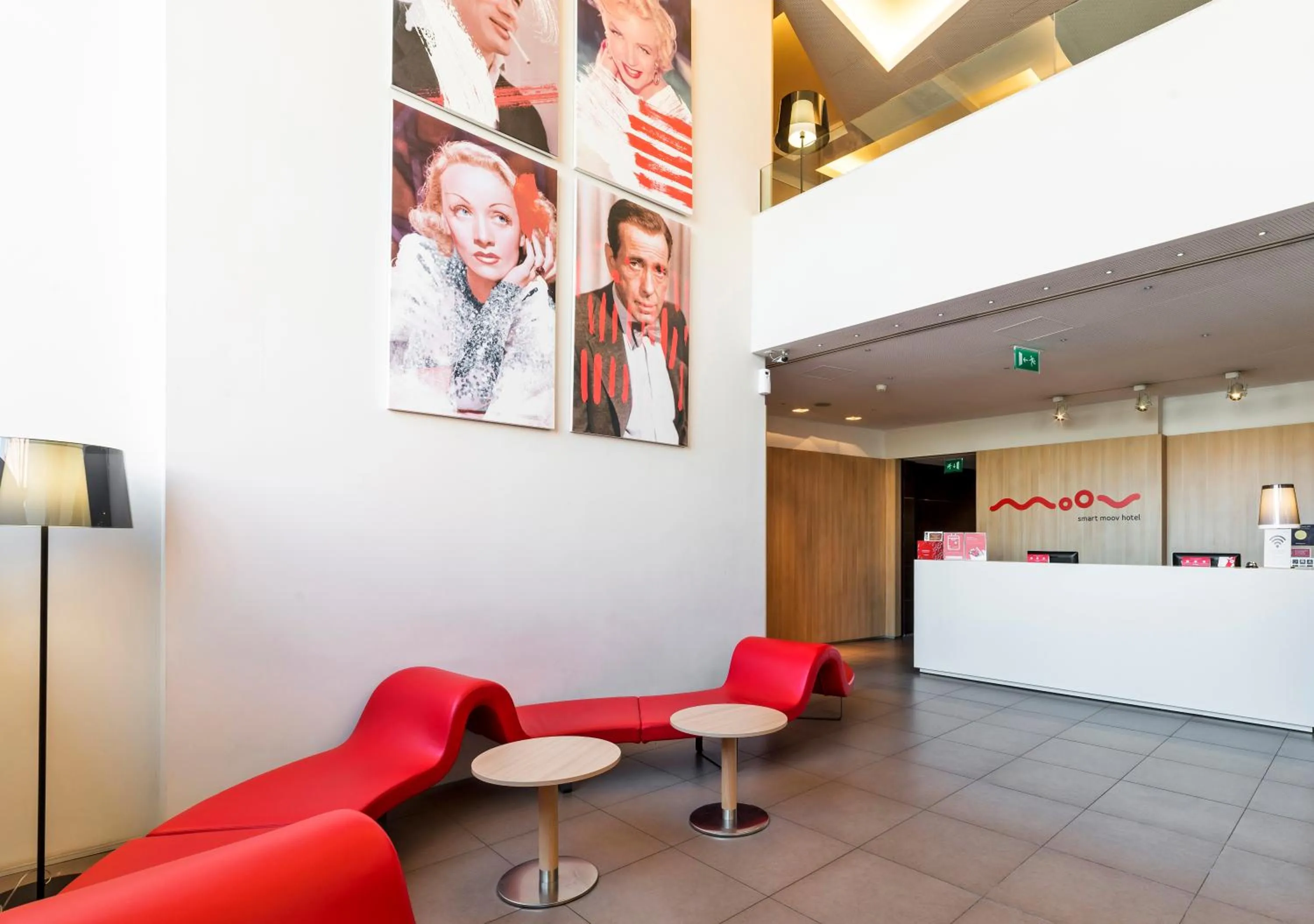 Lobby or reception in Moov Hotel Porto Centro