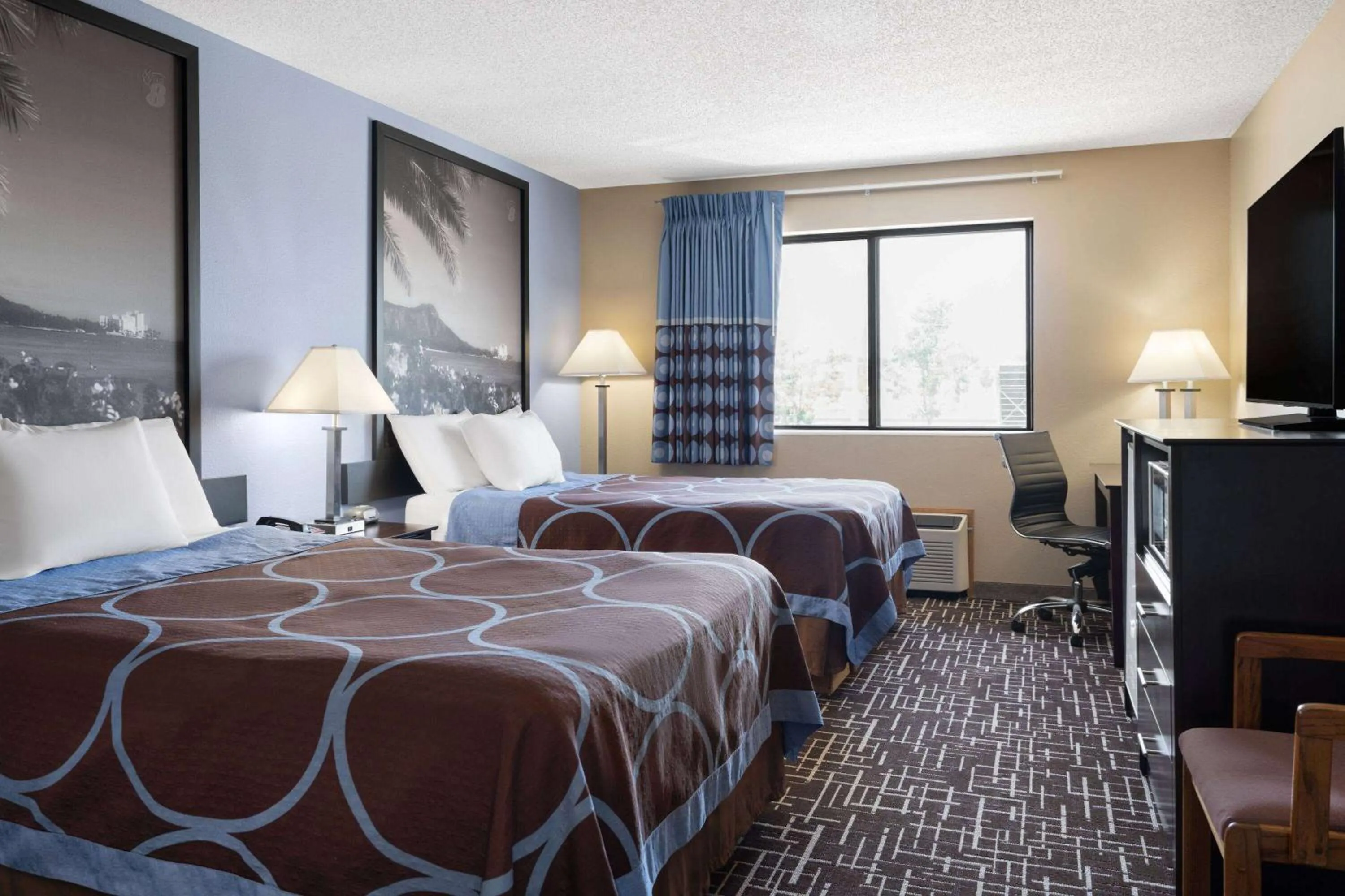Photo of the whole room, Bed in Super 8 by Wyndham Dyersville