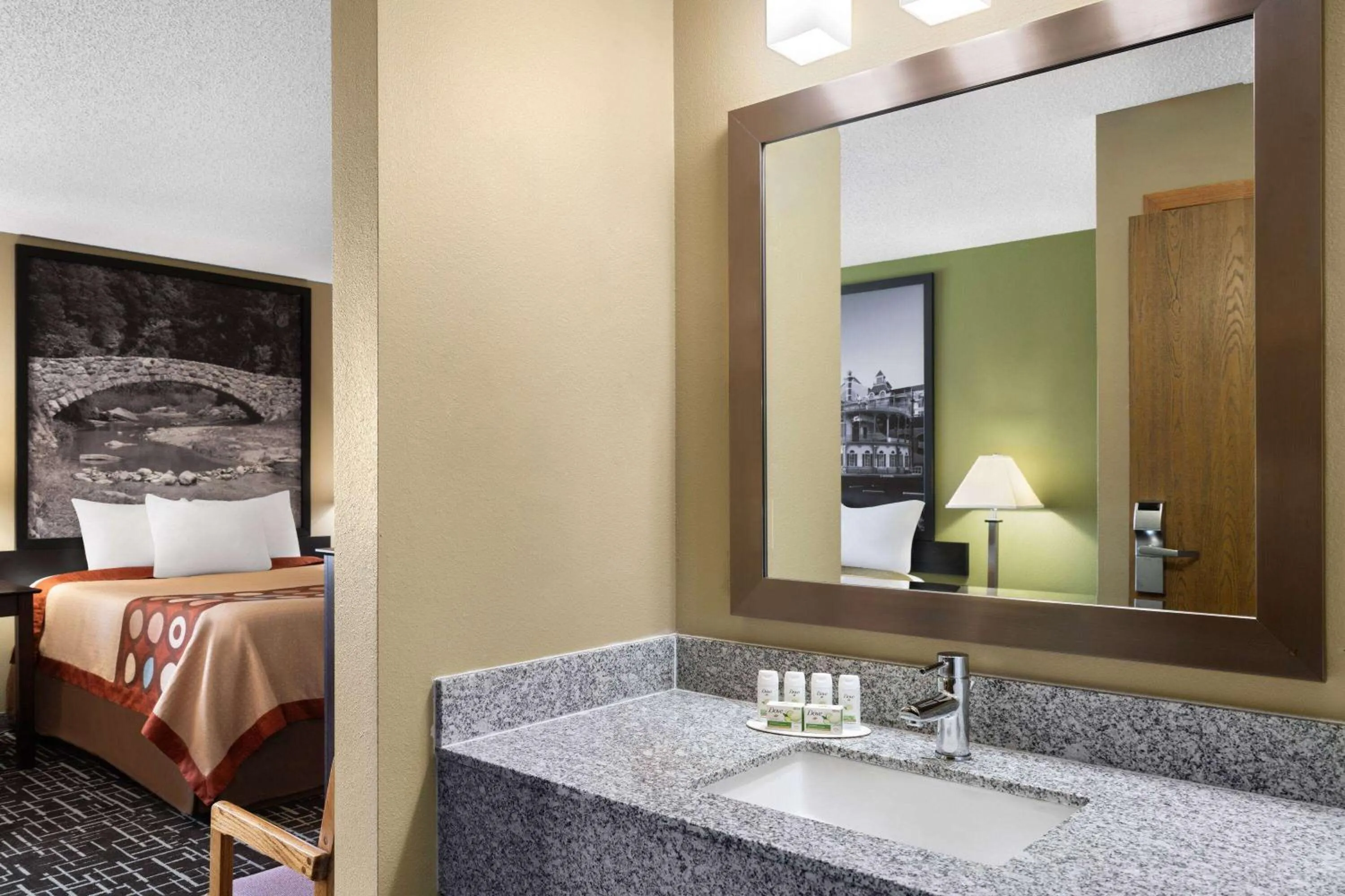 Photo of the whole room, Bed in Super 8 by Wyndham Dyersville