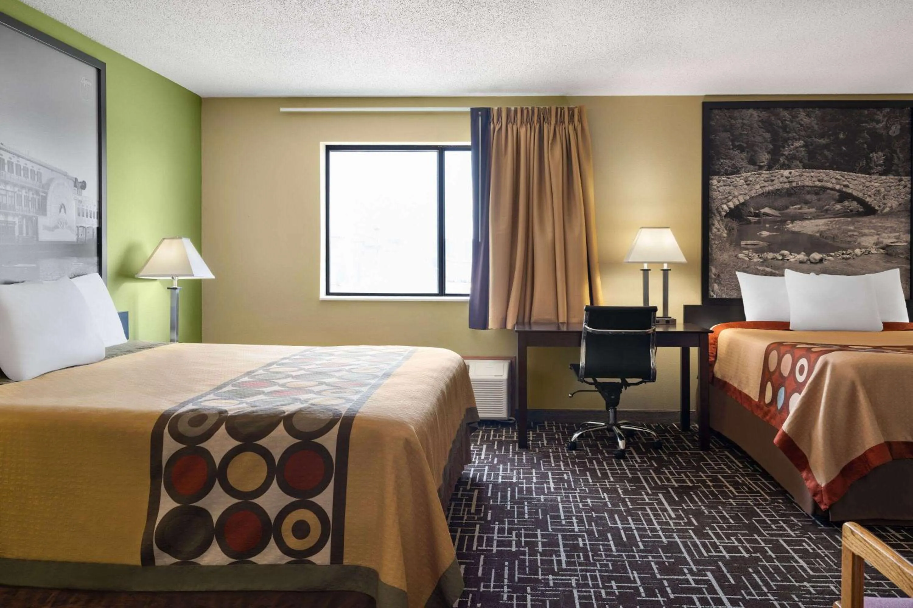 Photo of the whole room, Bed in Super 8 by Wyndham Dyersville