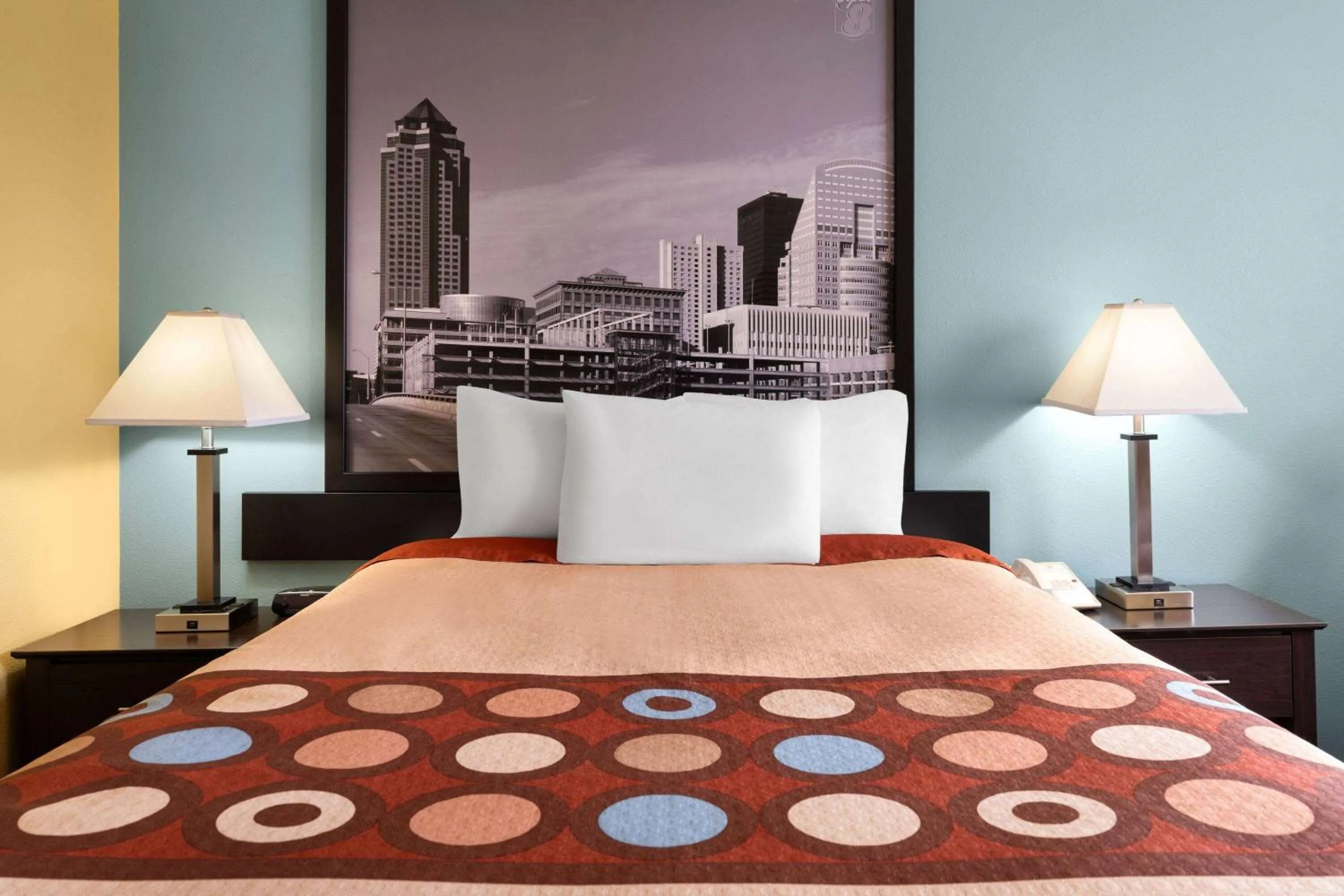 Photo of the whole room, Bed in Super 8 by Wyndham Dyersville