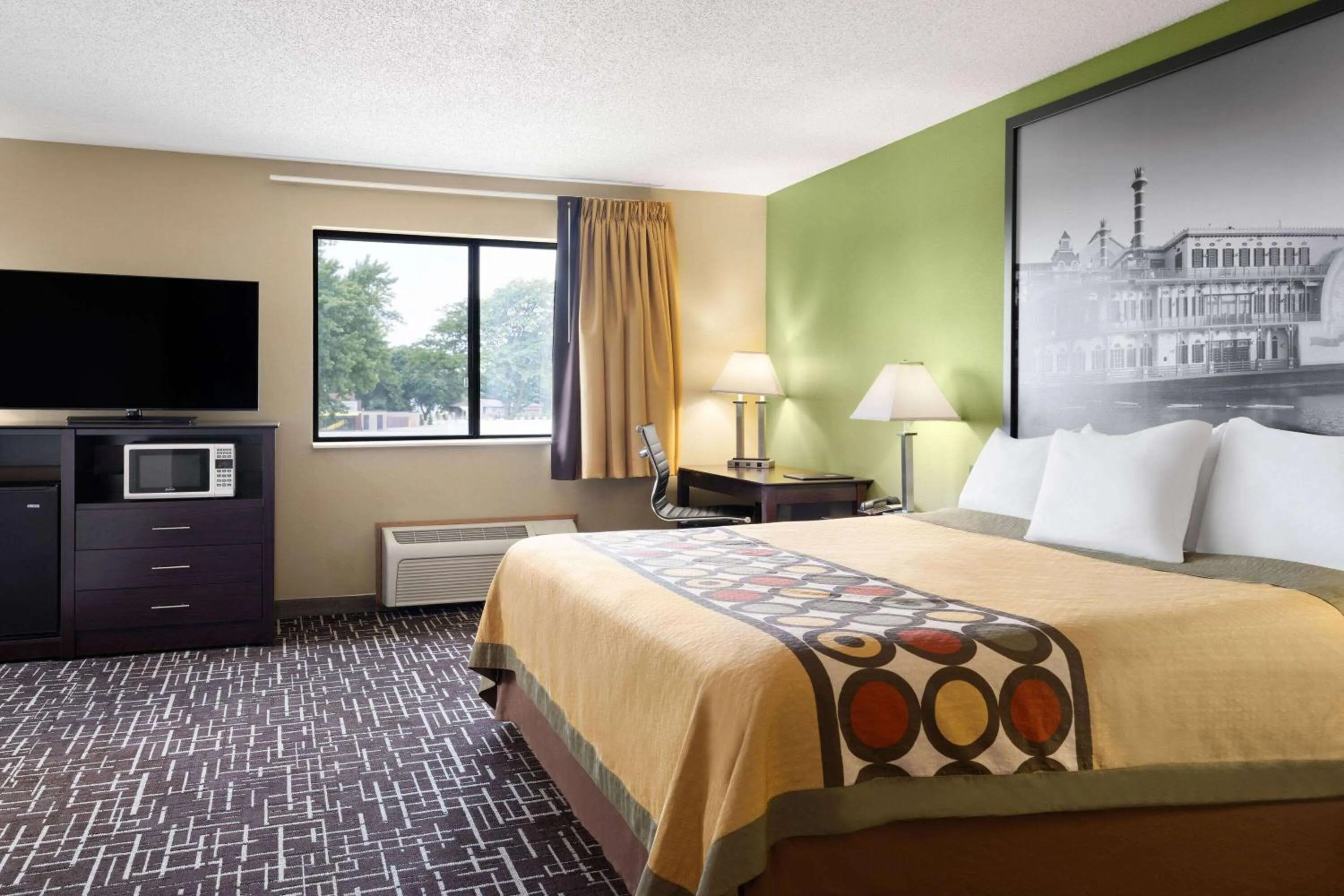 Photo of the whole room, Bed in Super 8 by Wyndham Dyersville