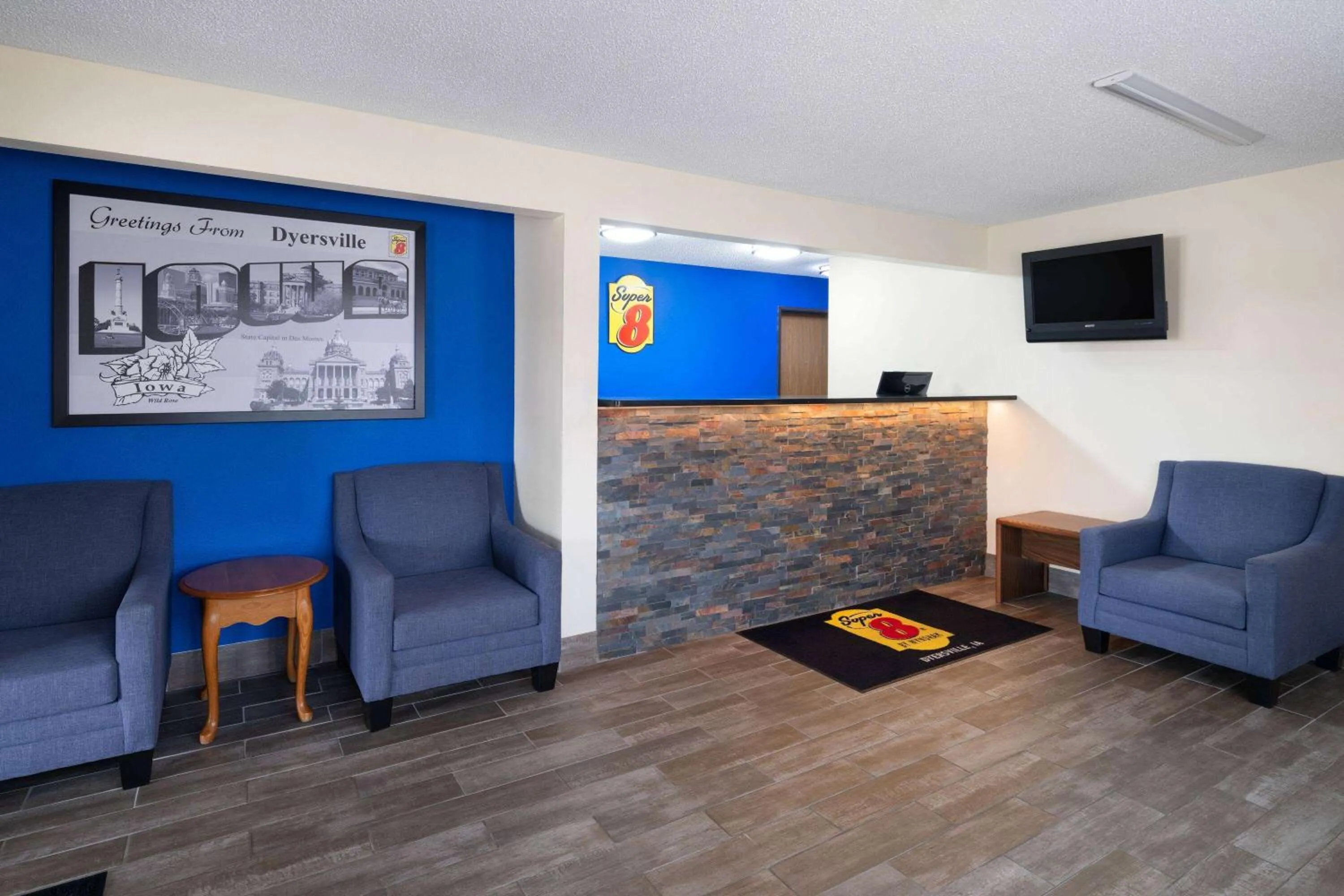 Lobby or reception in Super 8 by Wyndham Dyersville