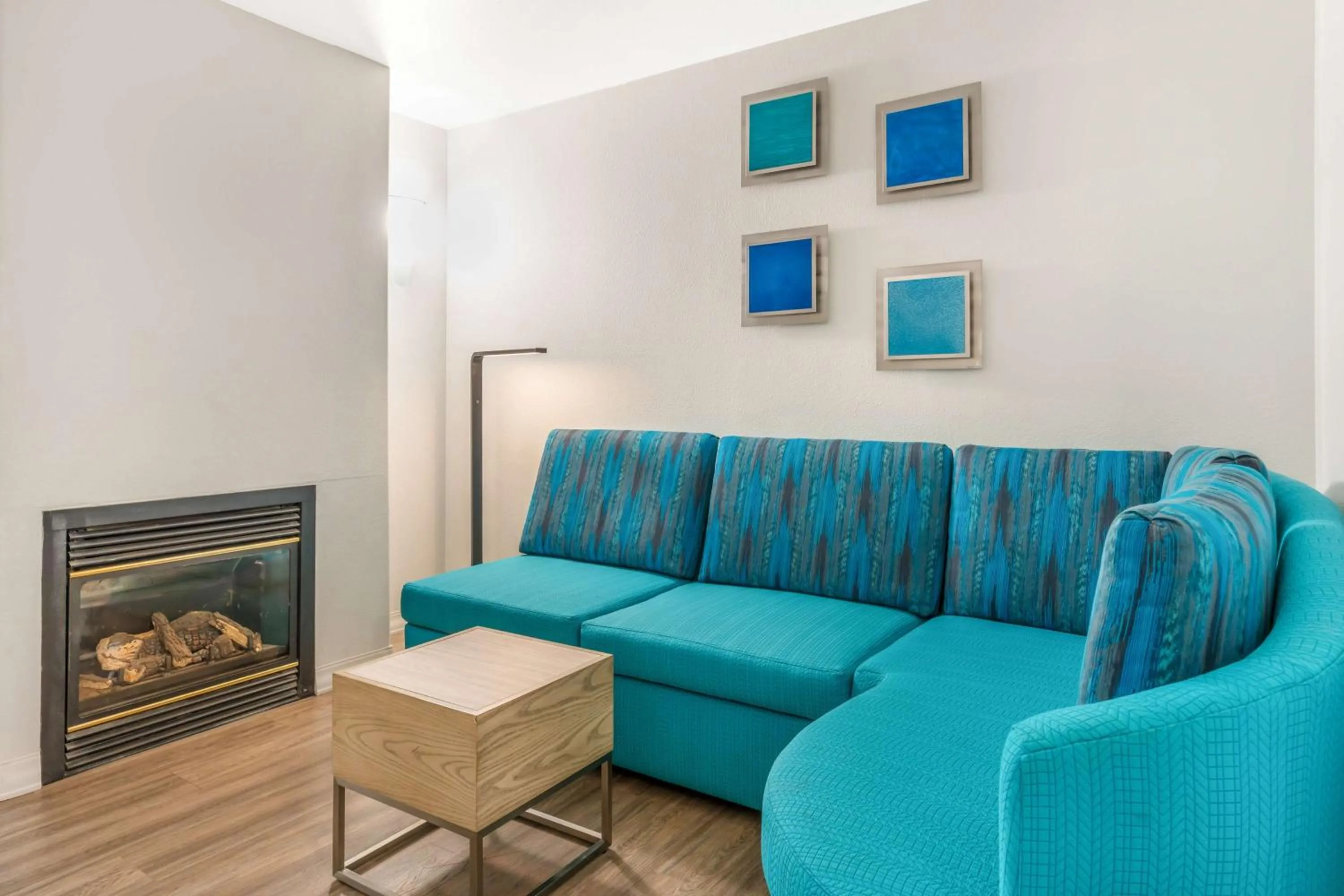 Bedroom in Best Western Plus Capitola By-the-Sea Inn & Suites