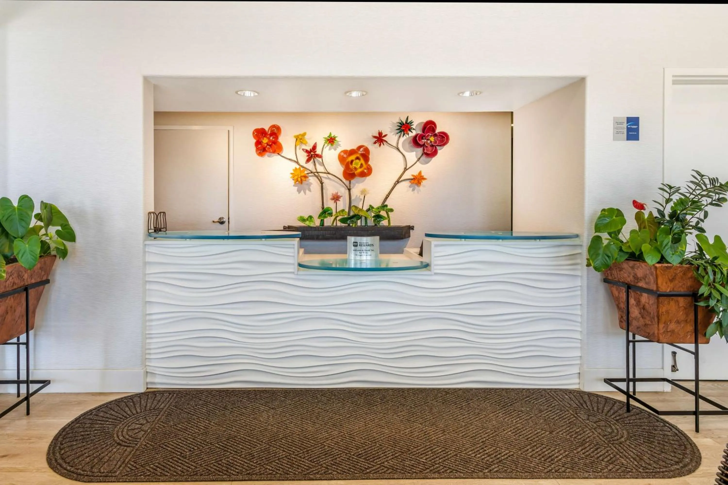 Lobby or reception in Best Western Plus Capitola By-the-Sea Inn & Suites