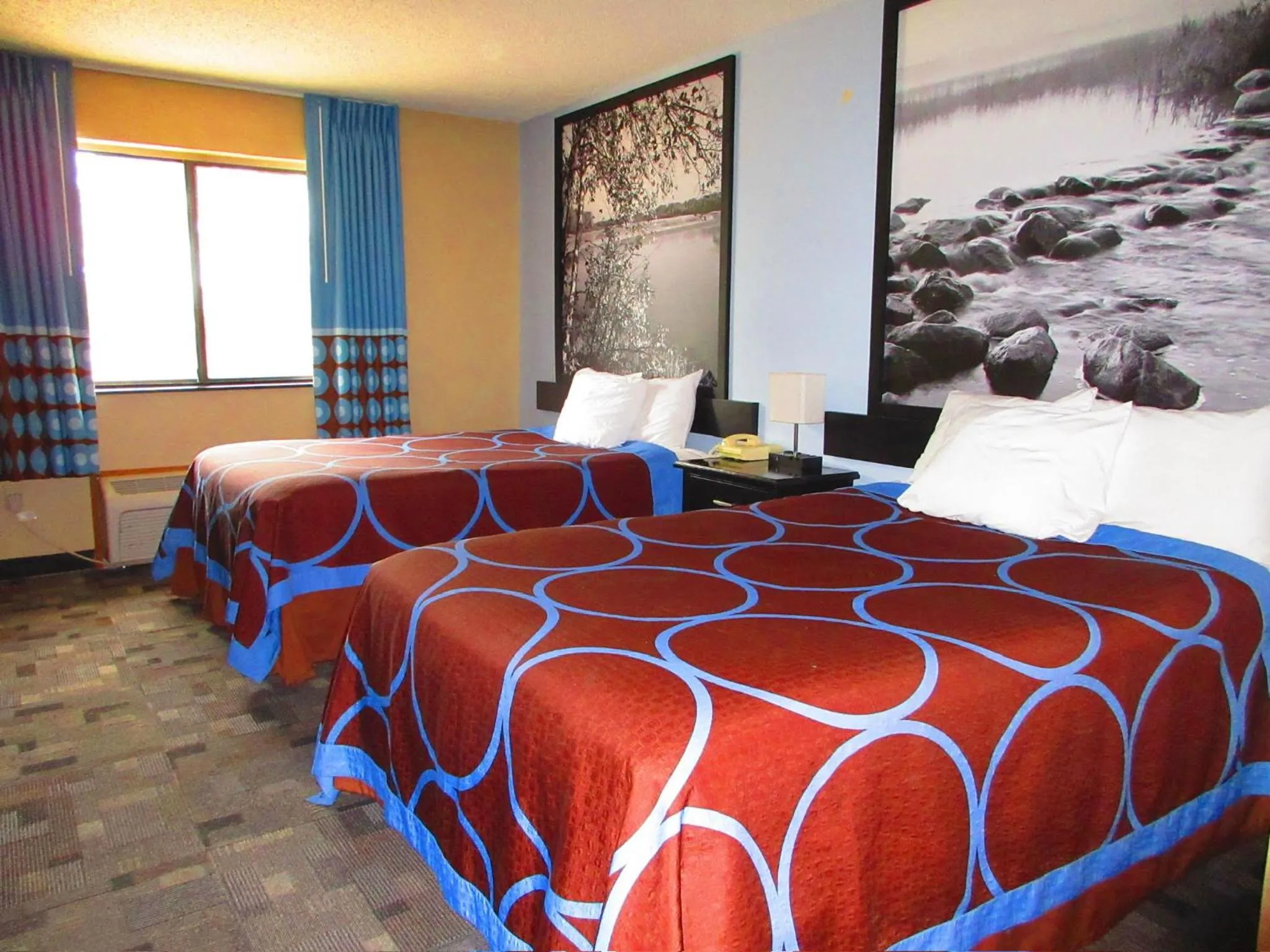 Bed in Super 8 by Wyndham Estherville