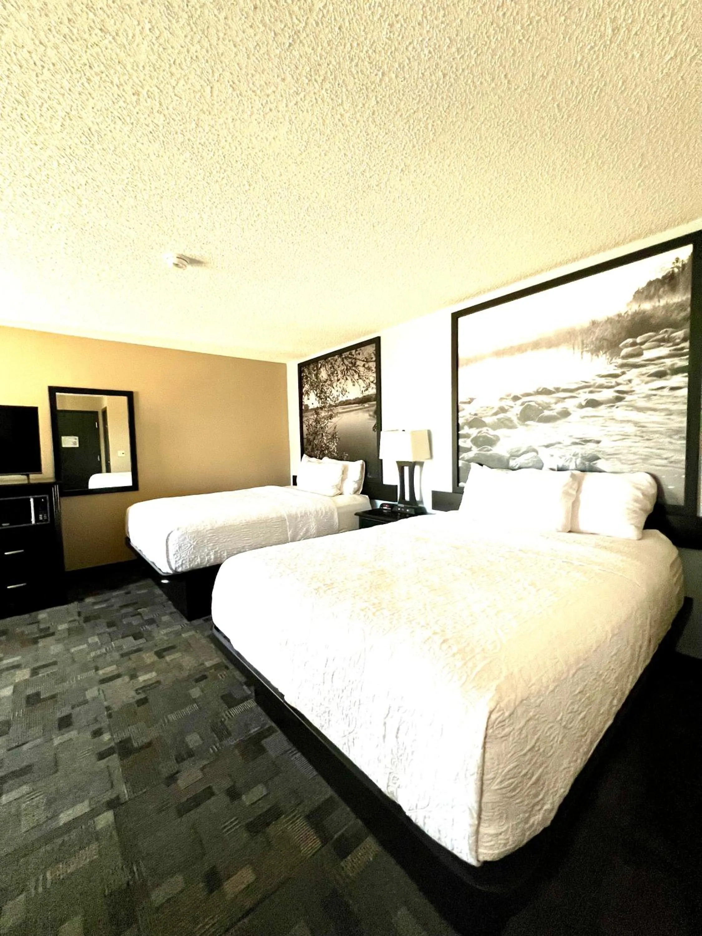 Bed in Super 8 by Wyndham Estherville