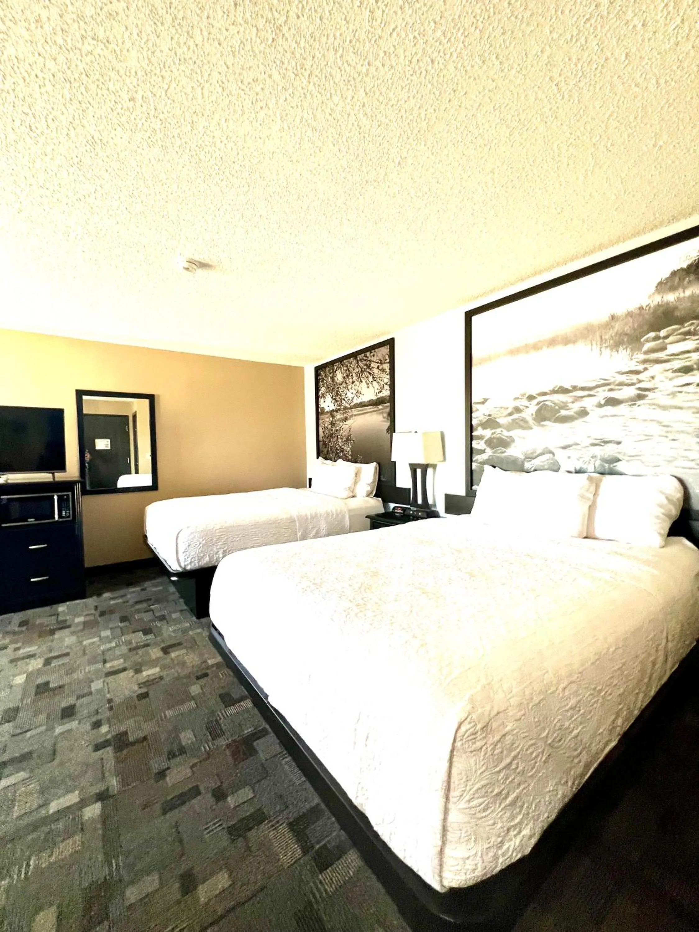 Bed in Super 8 by Wyndham Estherville