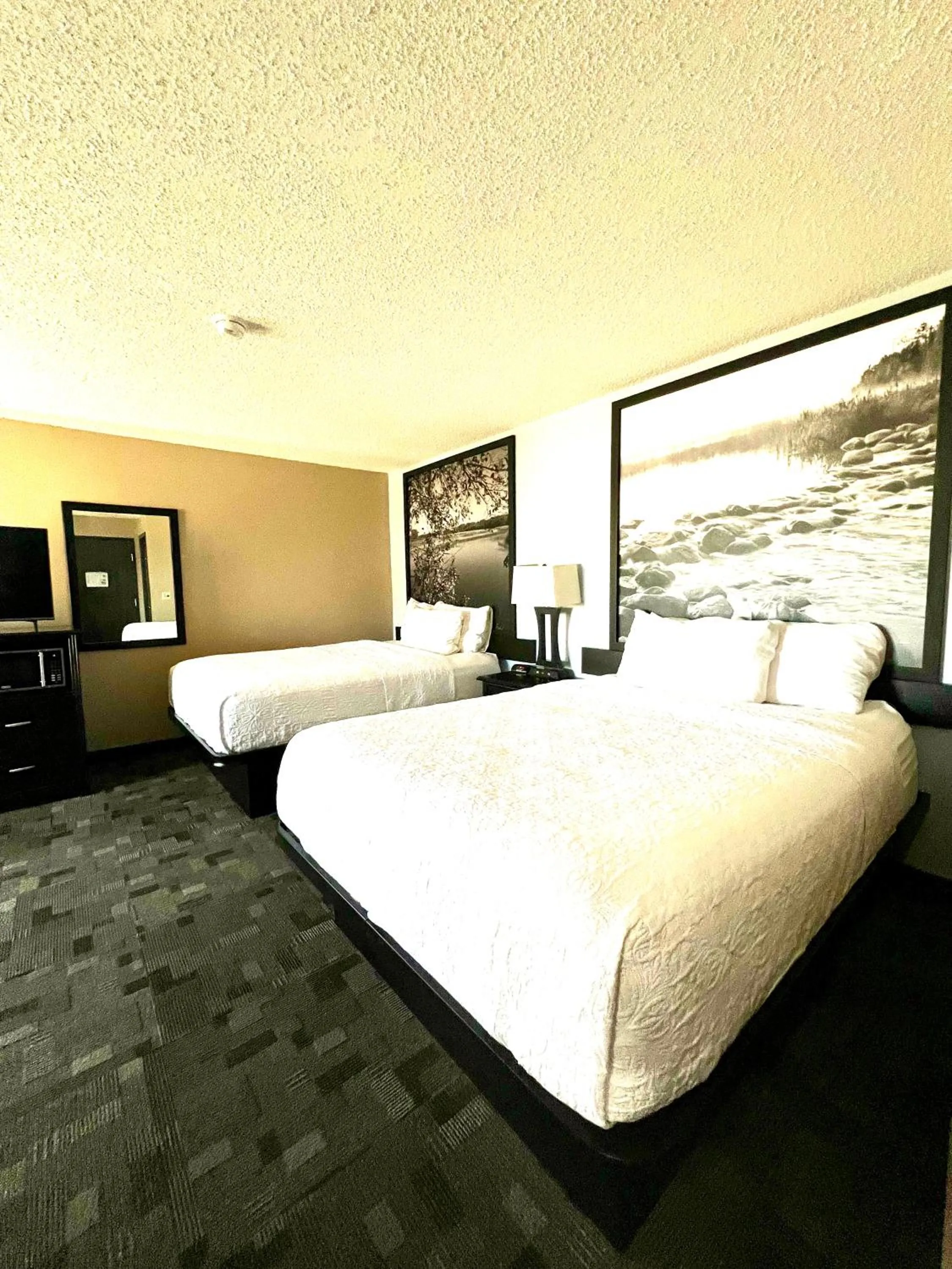 Bed in Super 8 by Wyndham Estherville