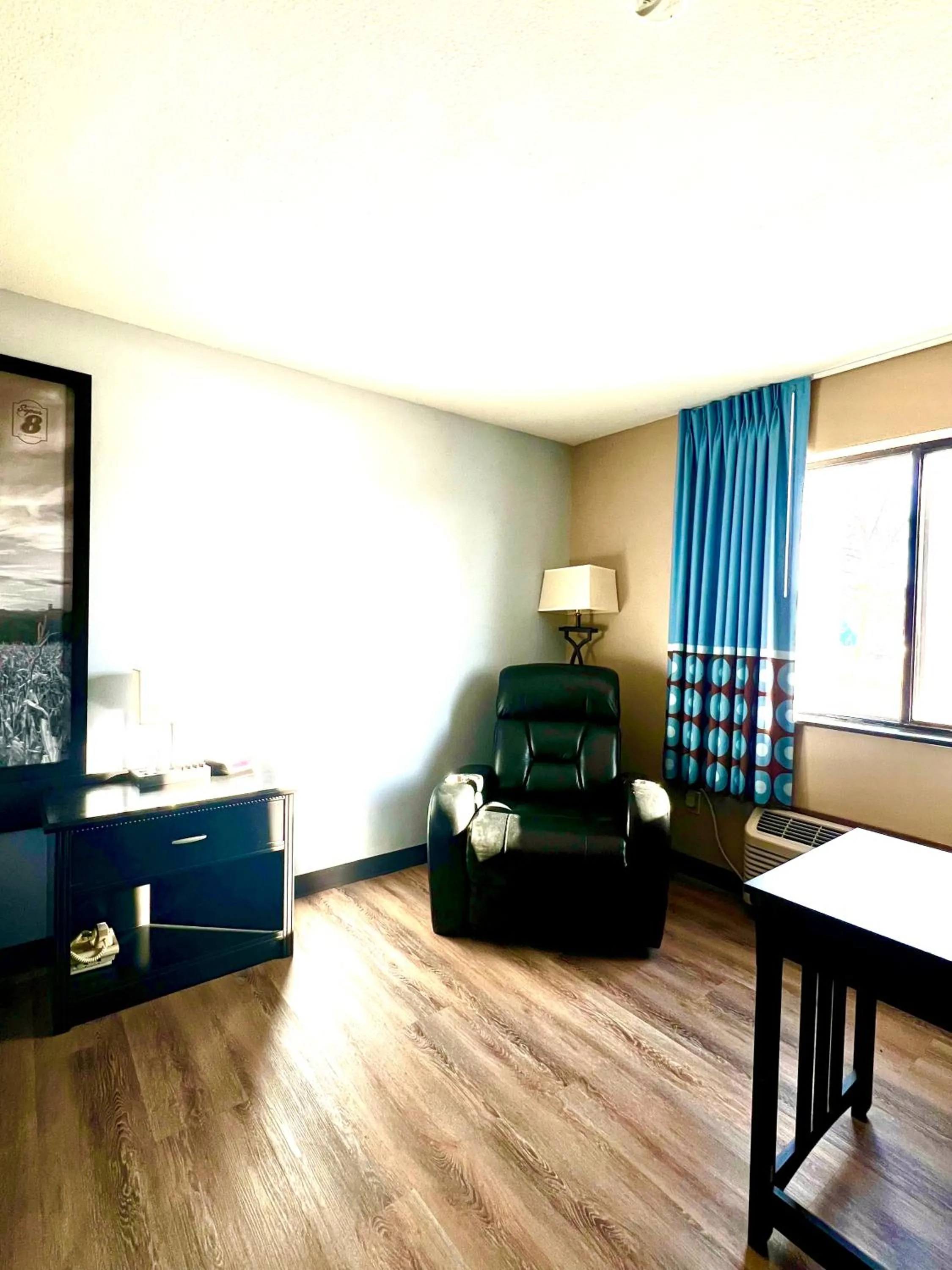 Bed in Super 8 by Wyndham Estherville