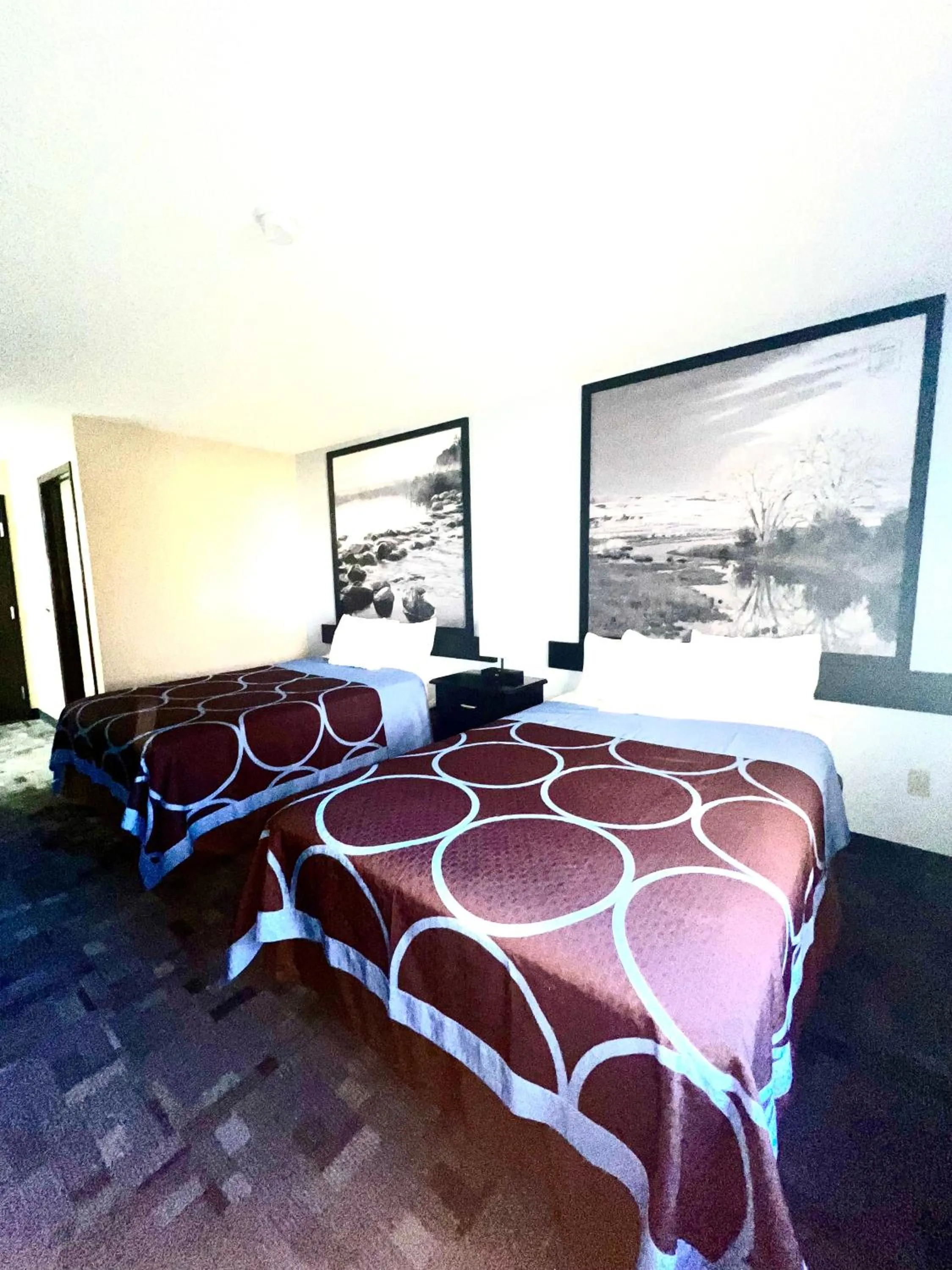 Bed in Super 8 by Wyndham Estherville