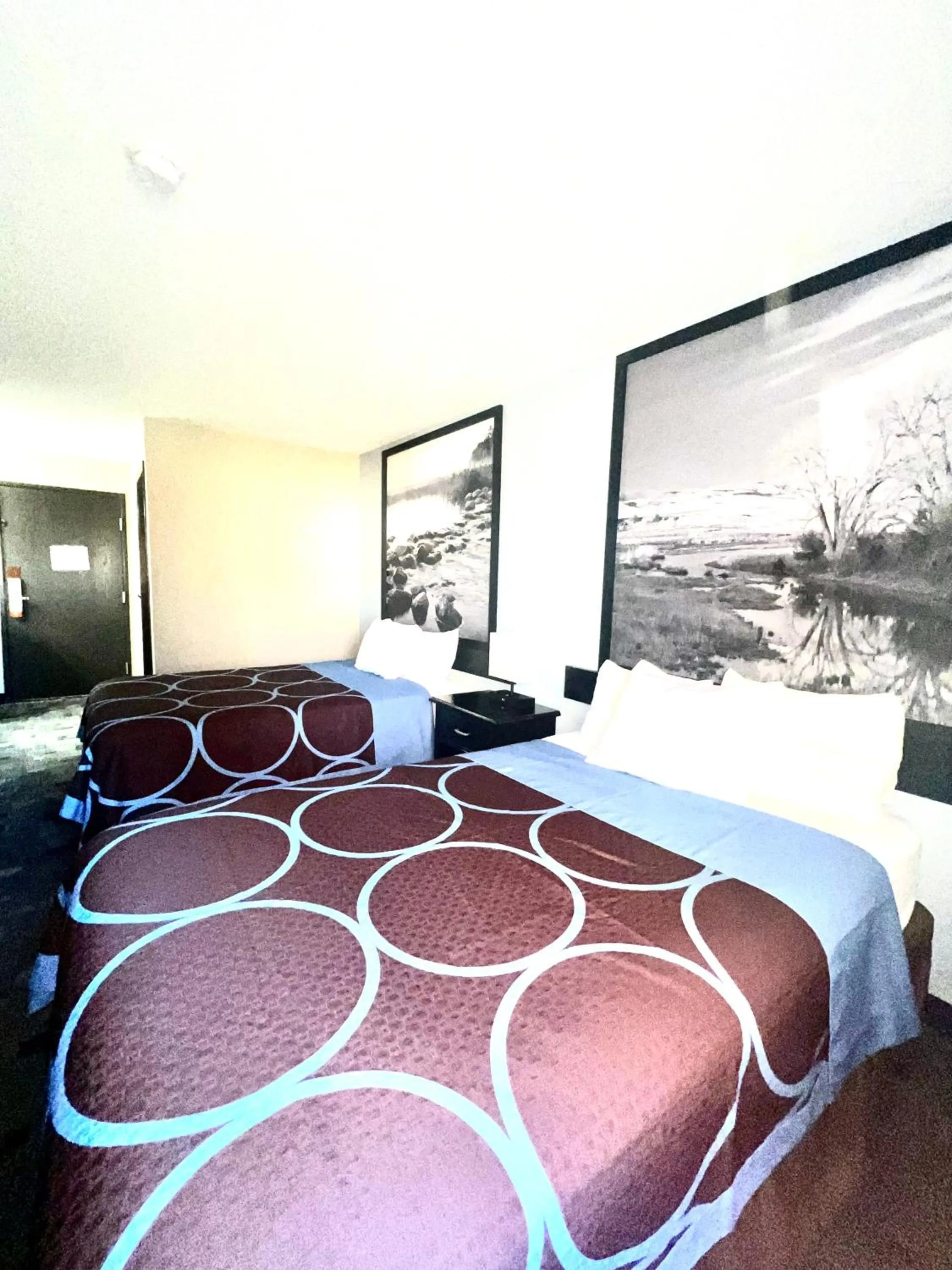 Bed in Super 8 by Wyndham Estherville