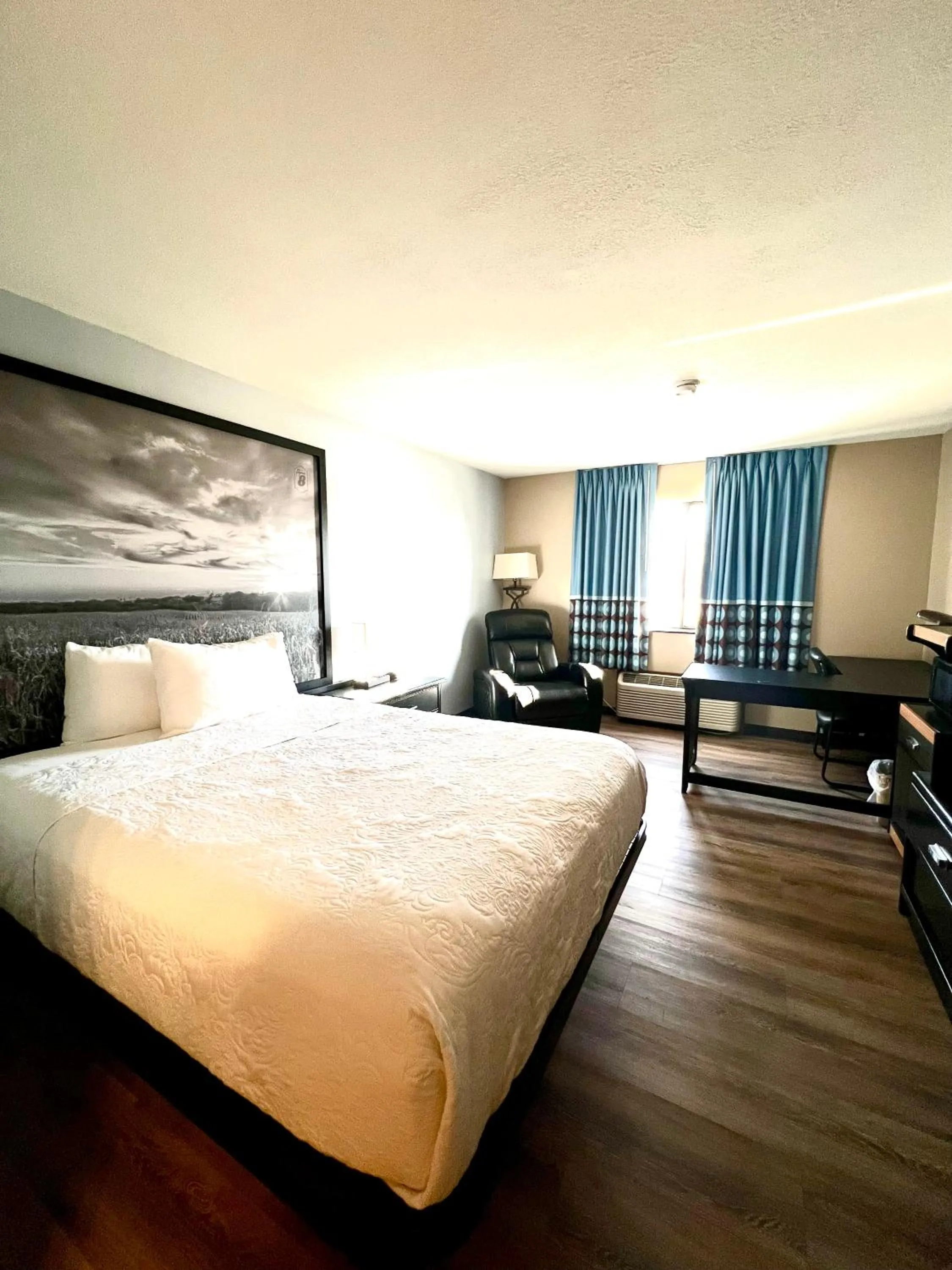 Bed in Super 8 by Wyndham Estherville