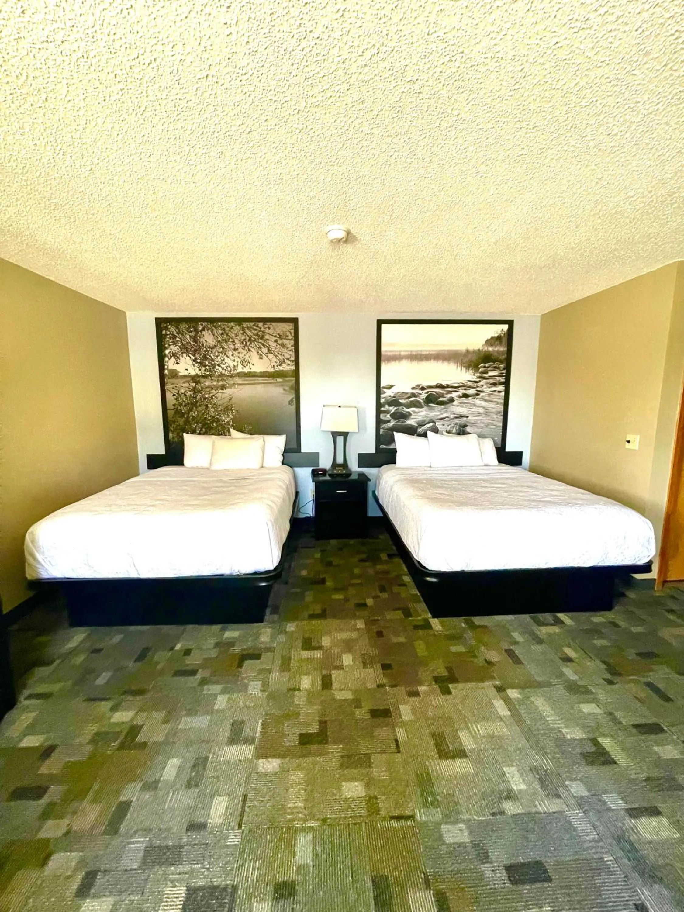 Bed in Super 8 by Wyndham Estherville