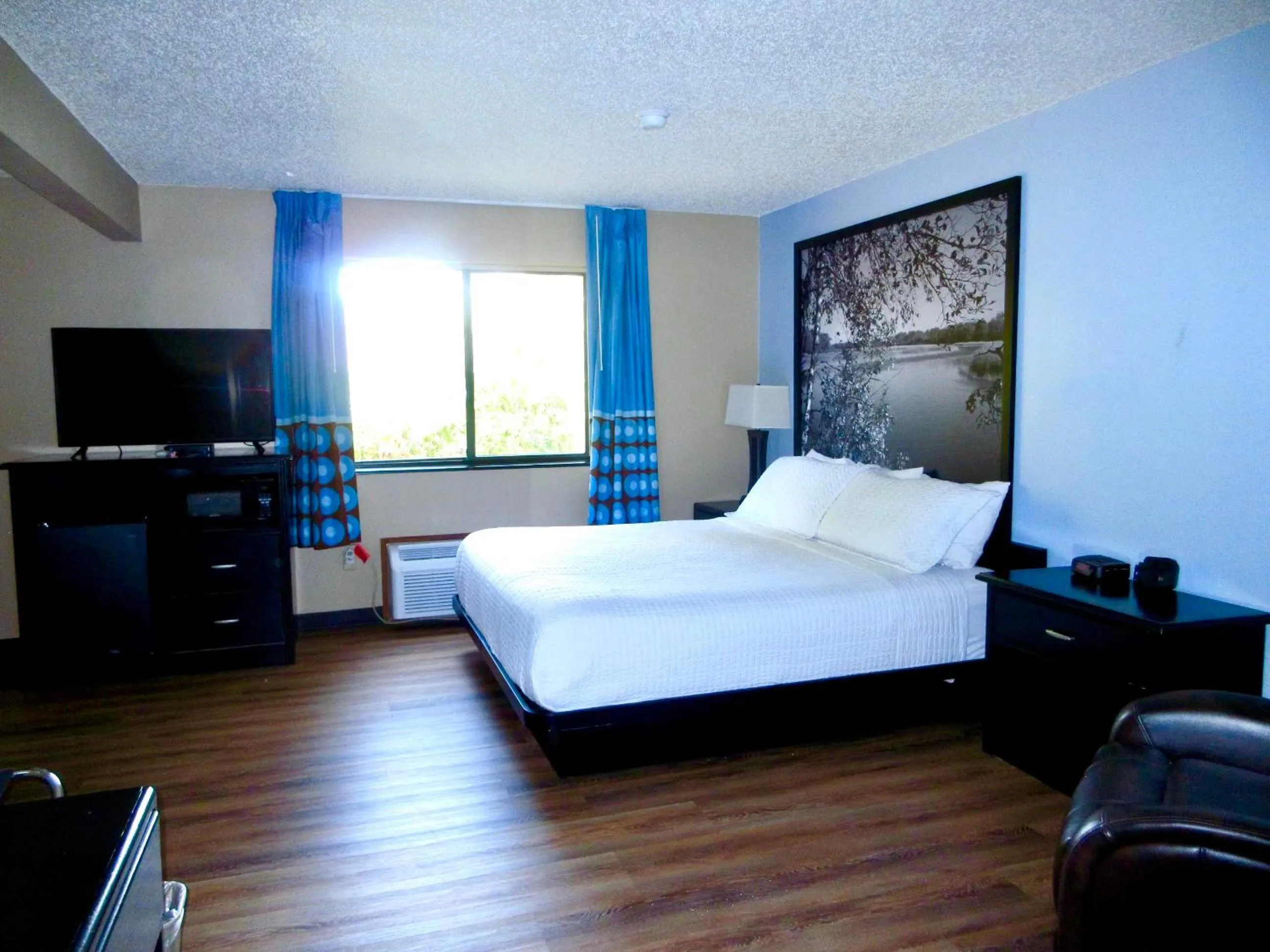 Bed in Super 8 by Wyndham Estherville