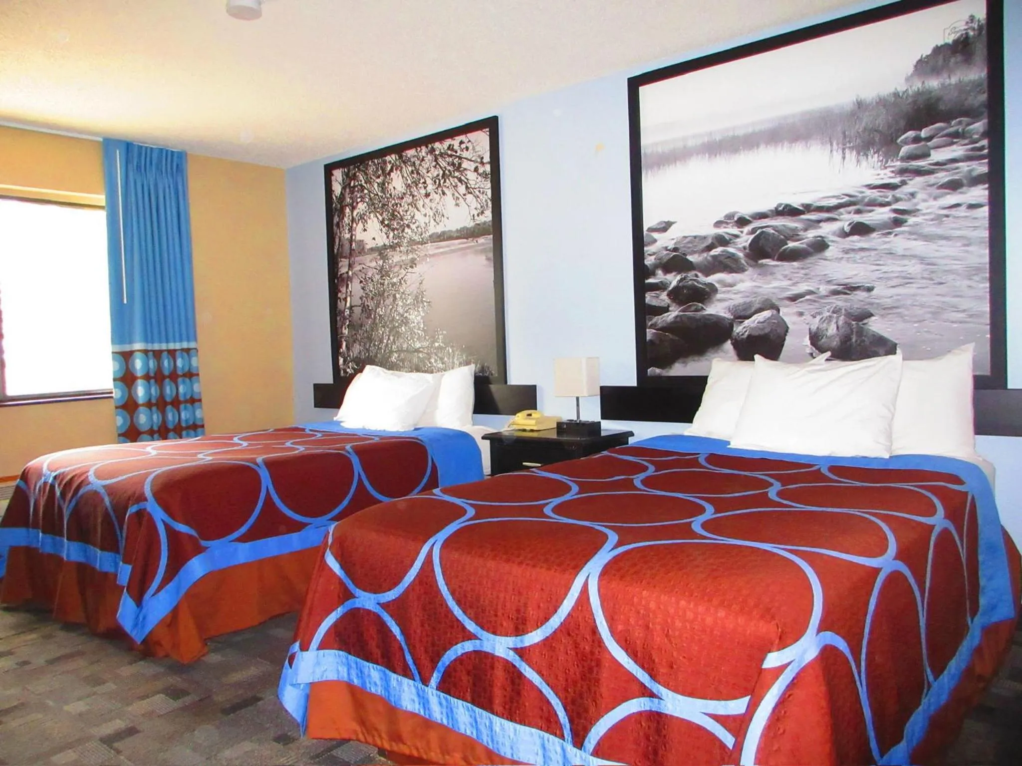 Bed in Super 8 by Wyndham Estherville