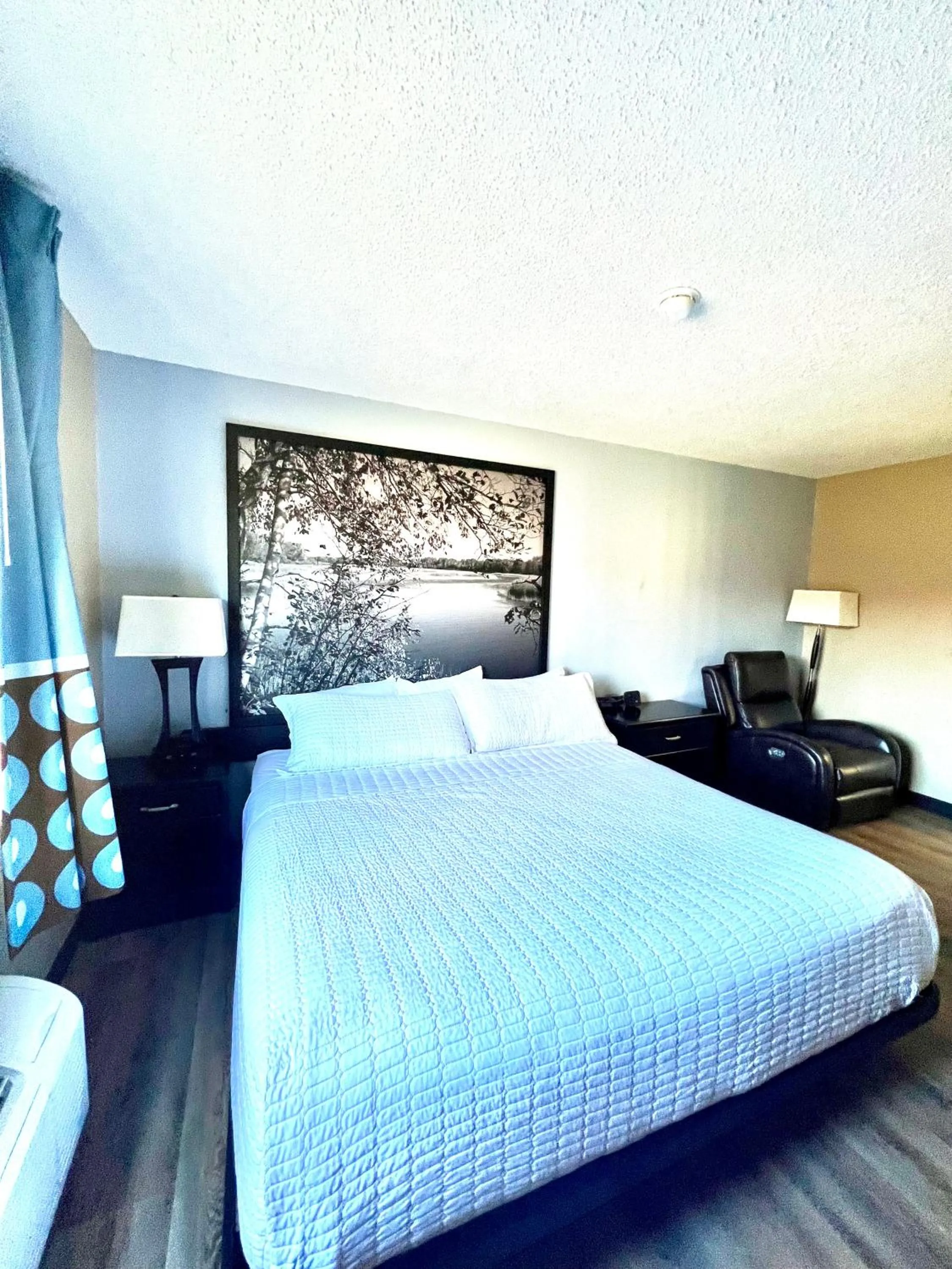 Bed in Super 8 by Wyndham Estherville