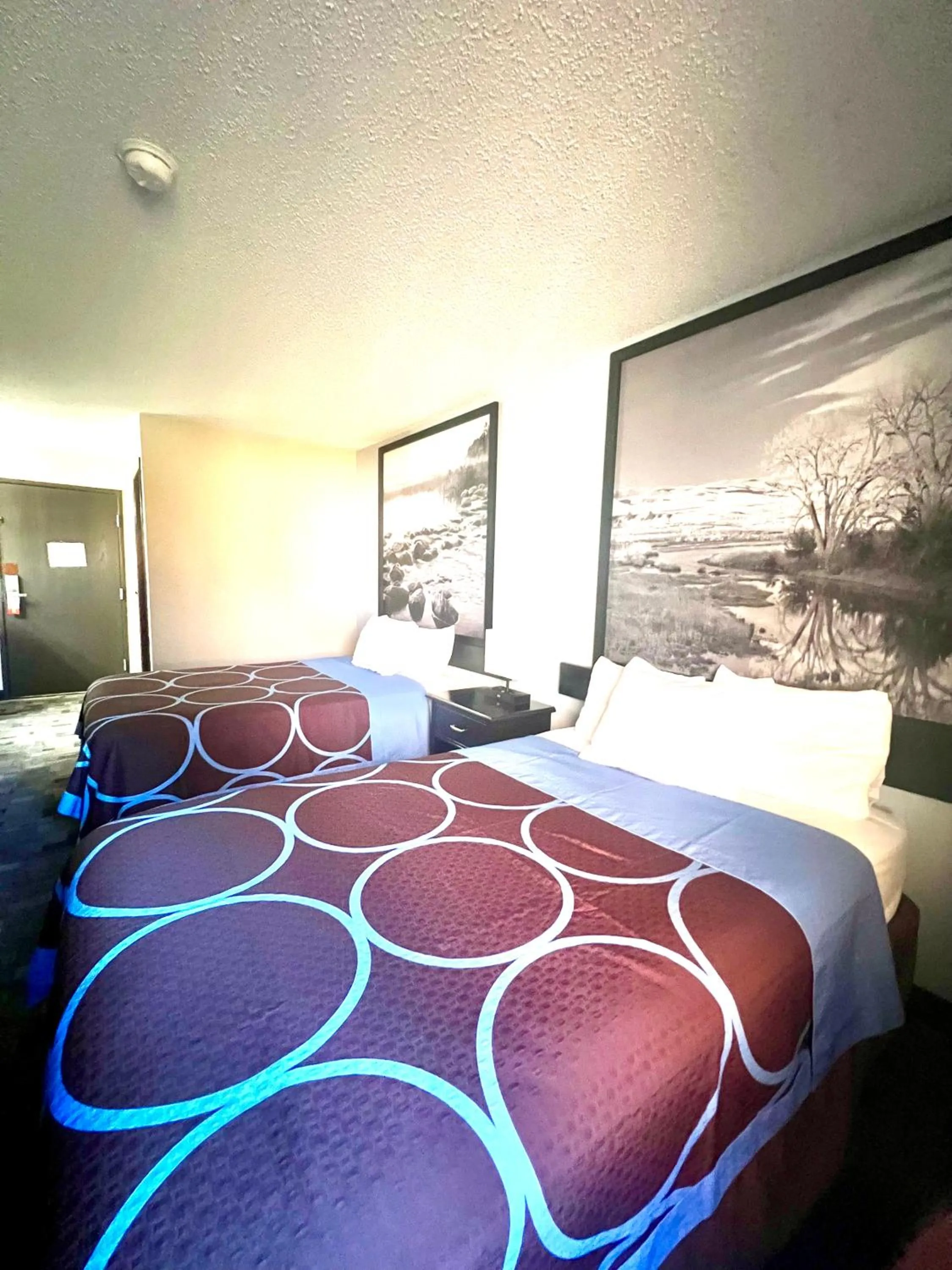 Bed in Super 8 by Wyndham Estherville