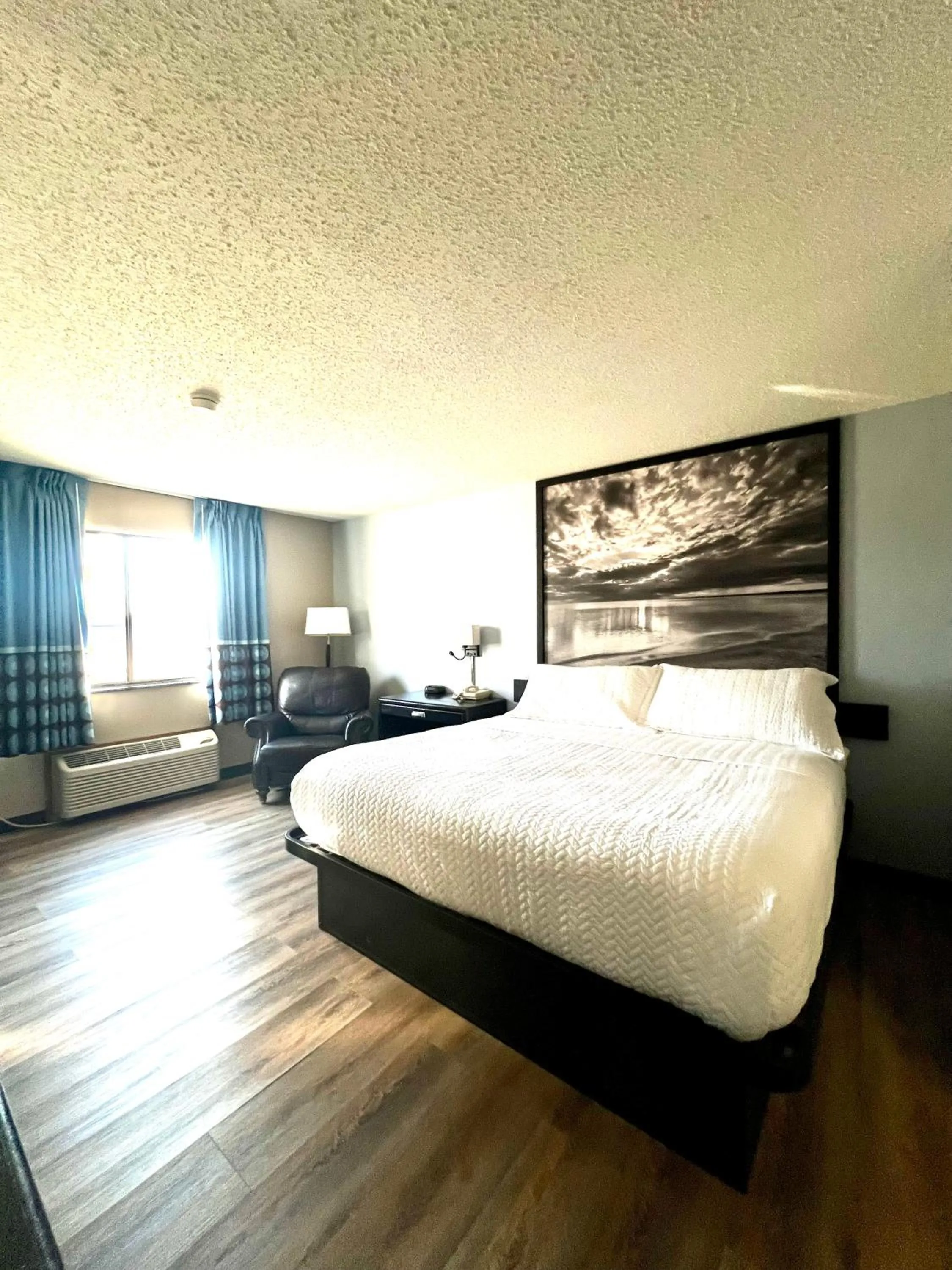 Bed in Super 8 by Wyndham Estherville