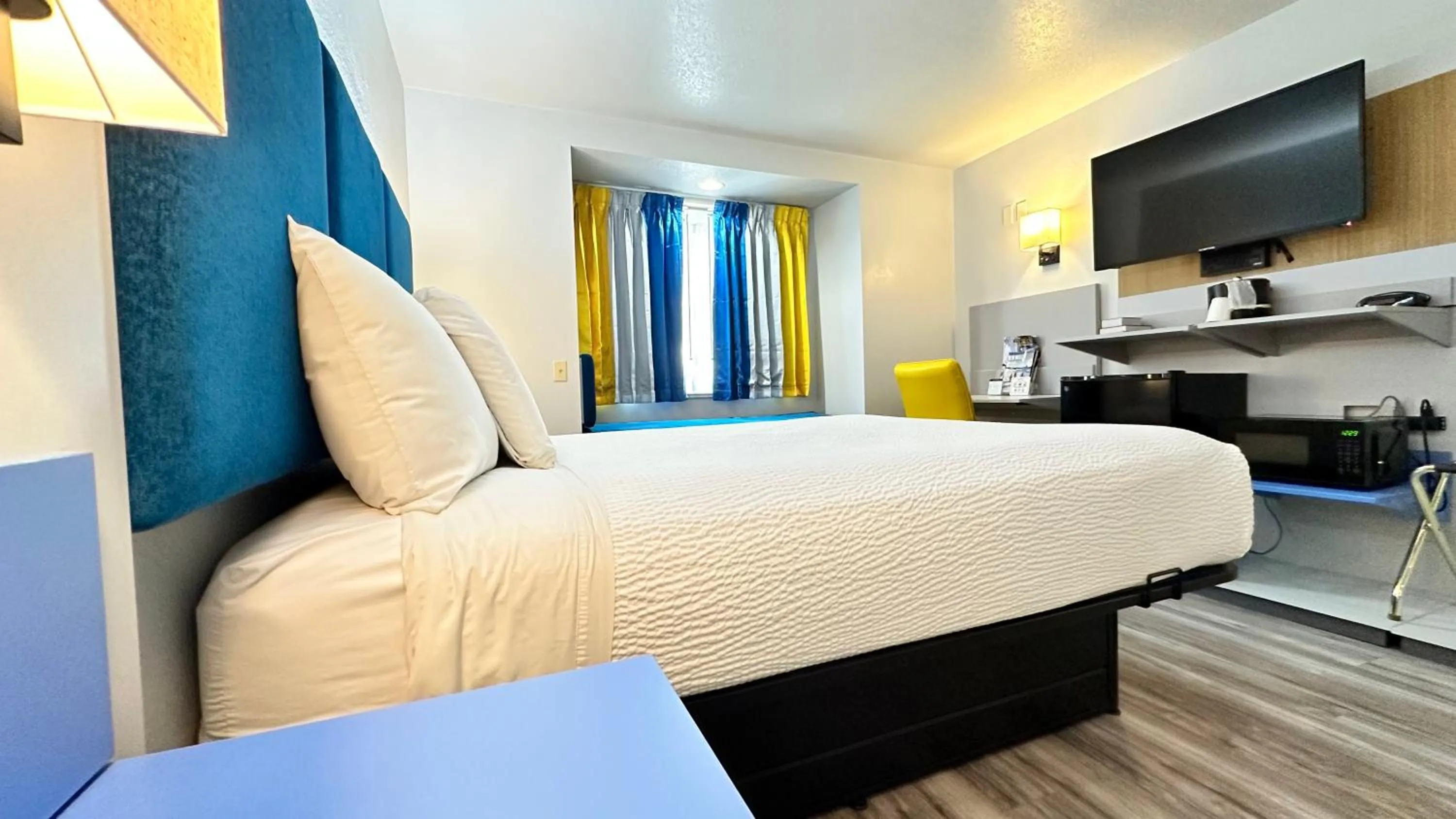 Bed in Microtel Inn & Suites by Wyndham Gallup - PET FRIENDLY