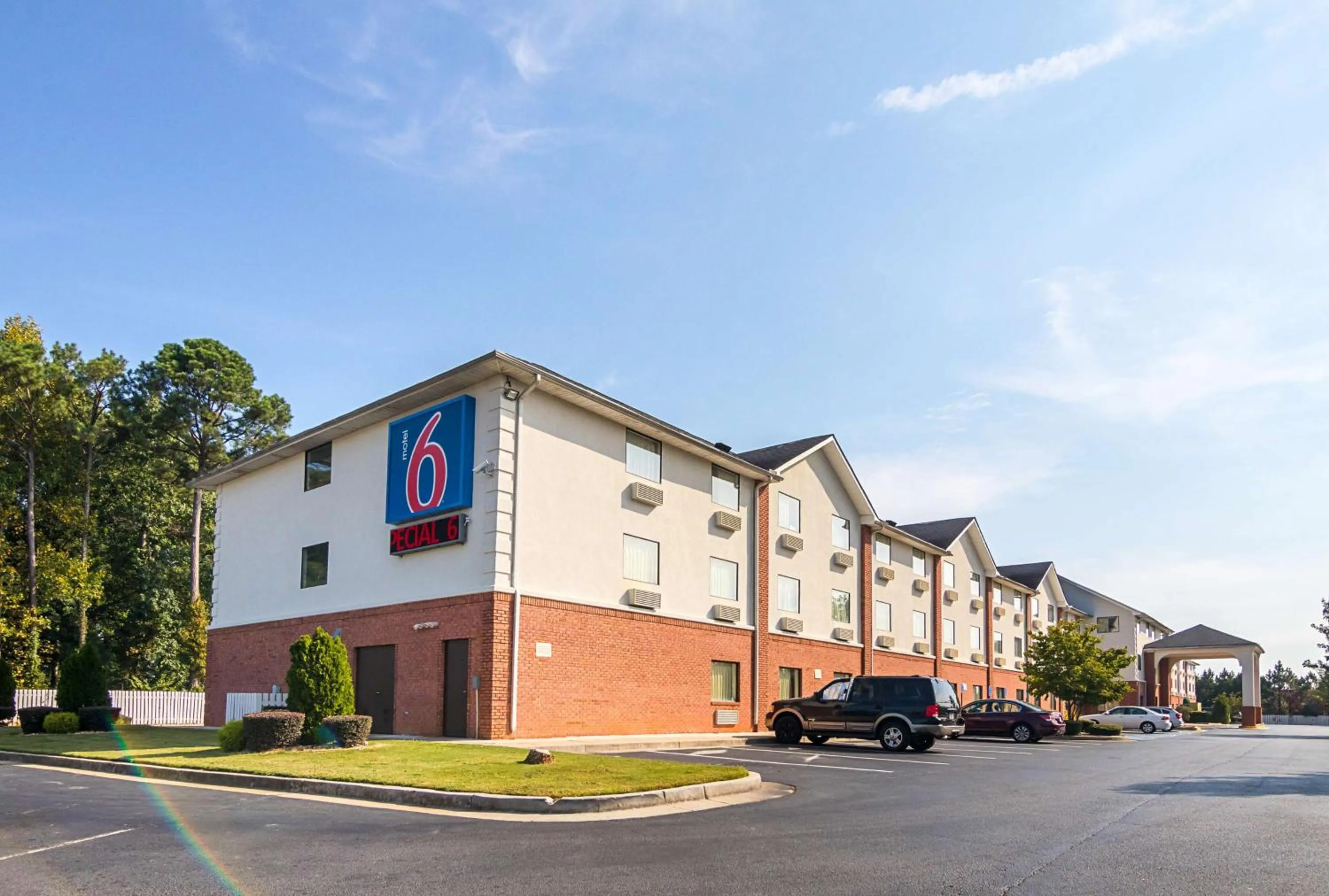 Property building in Motel 6-Jonesboro, GA
