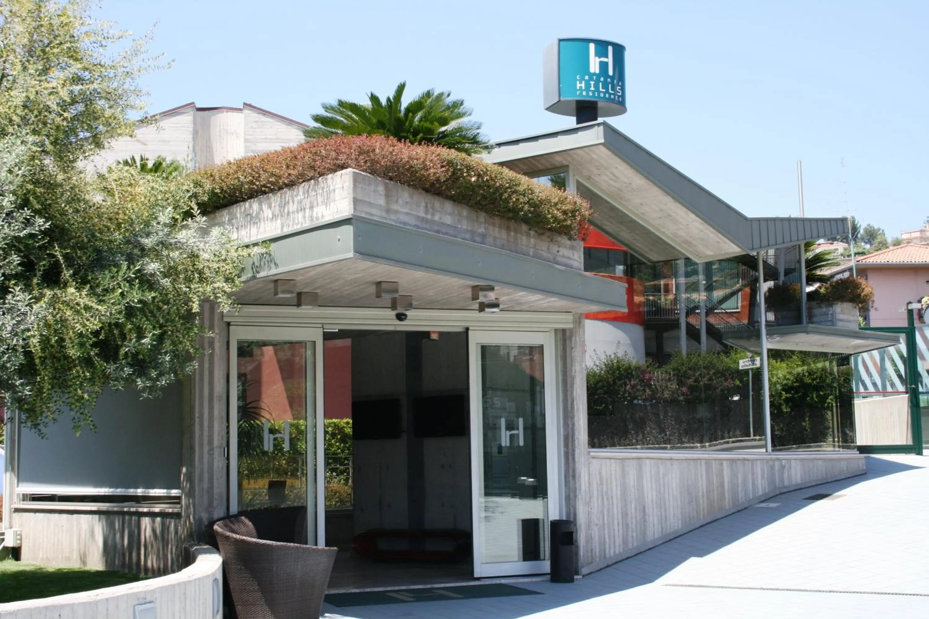 Facade/entrance in Catania Hills Residence