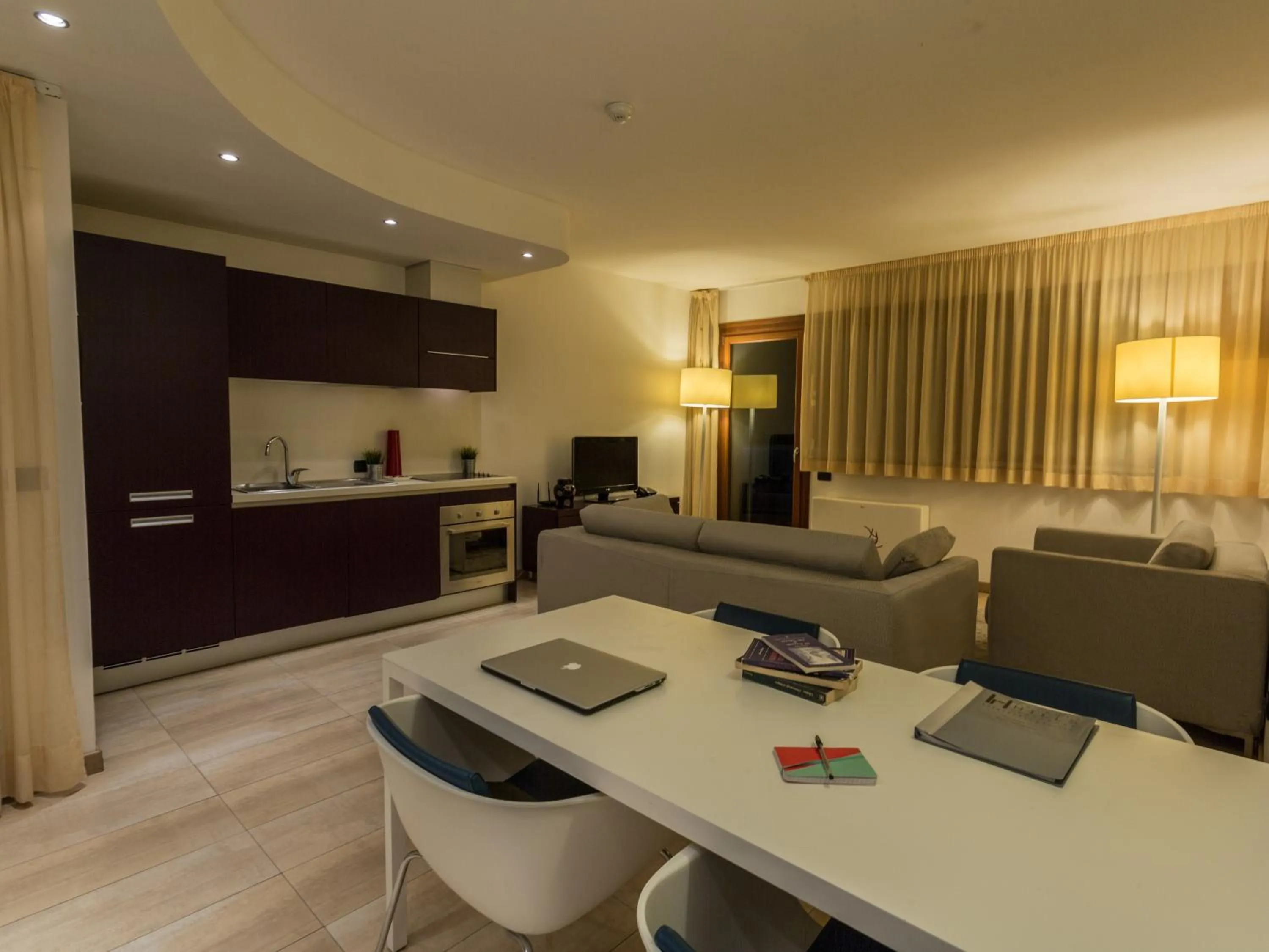 Photo of the whole room in Catania Hills Residence