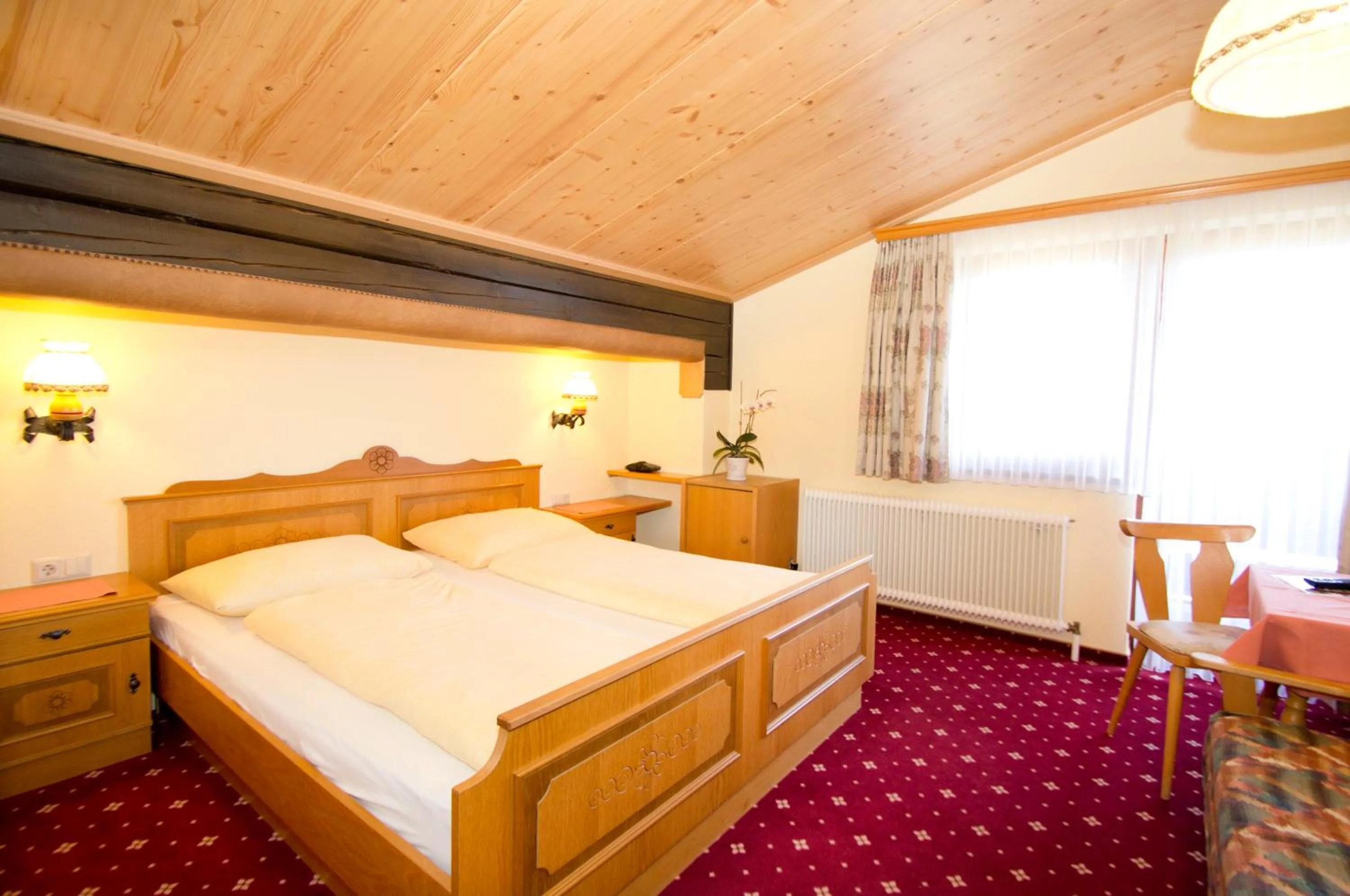 Bed in Hotel Garni Hochwurzen