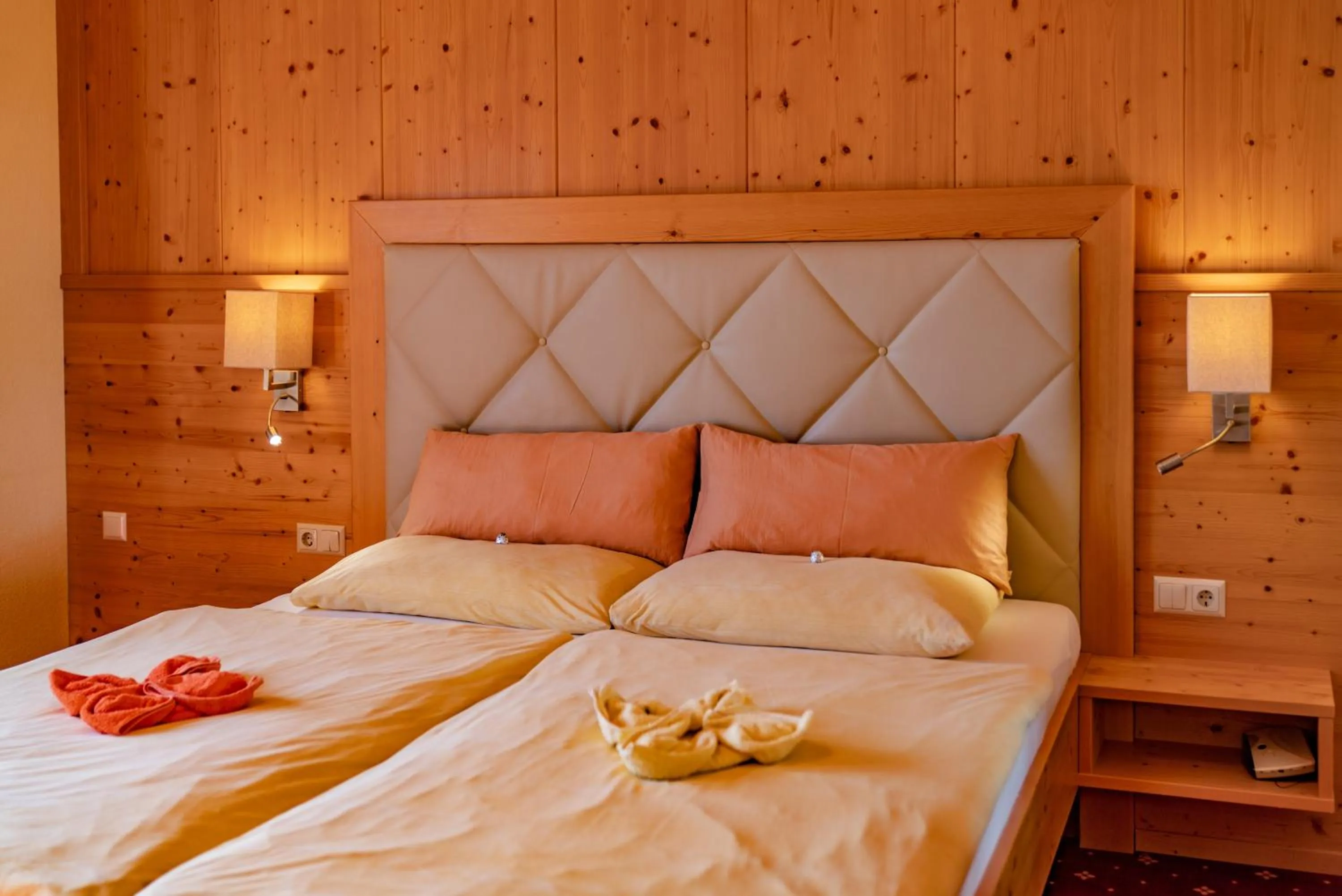 Photo of the whole room, Bed in Hotel Garni Hochwurzen