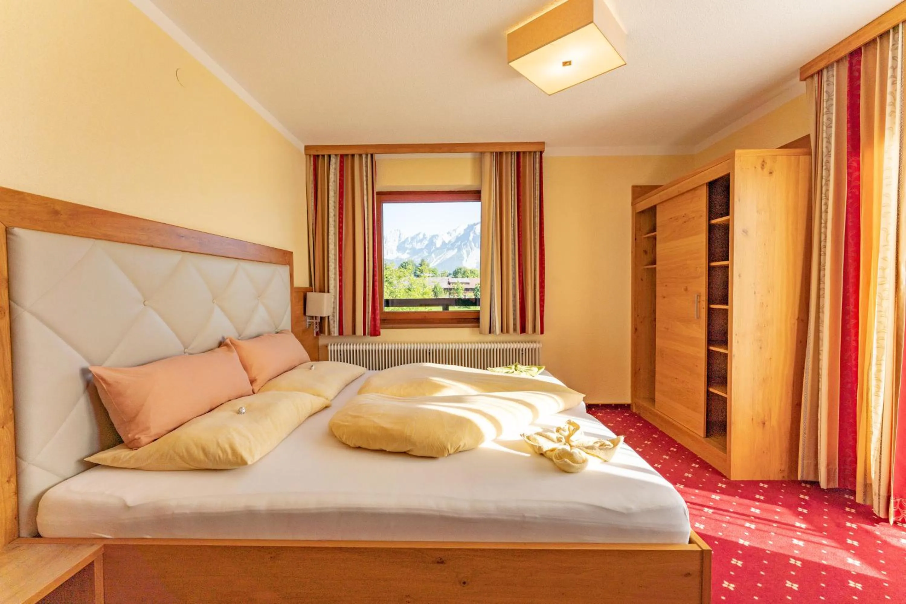 Bedroom, Bed in Hotel Garni Hochwurzen