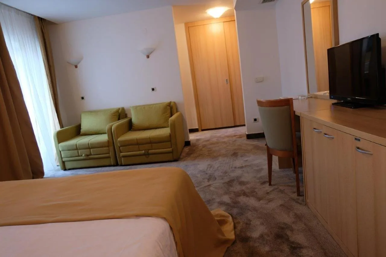 Bedroom, Bed in Hotel Flores