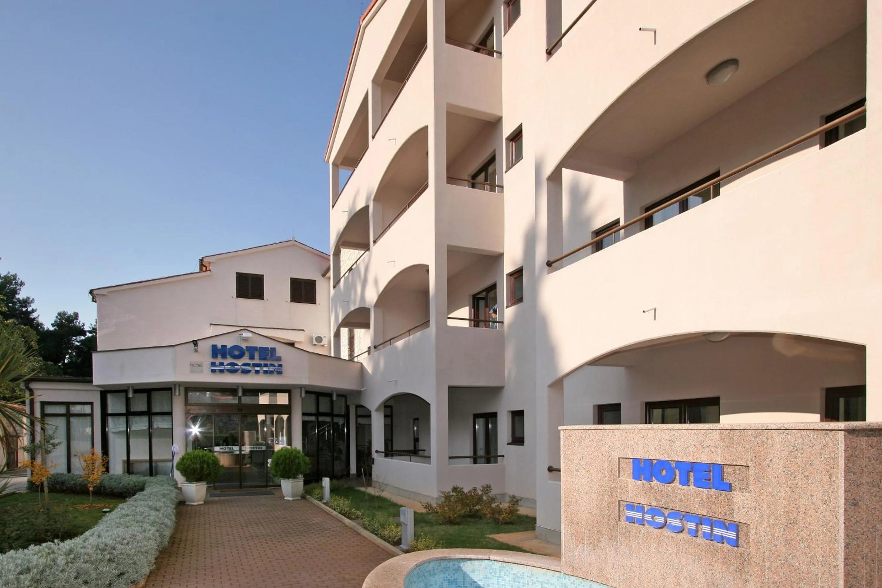 Facade/entrance in Hotel Flores