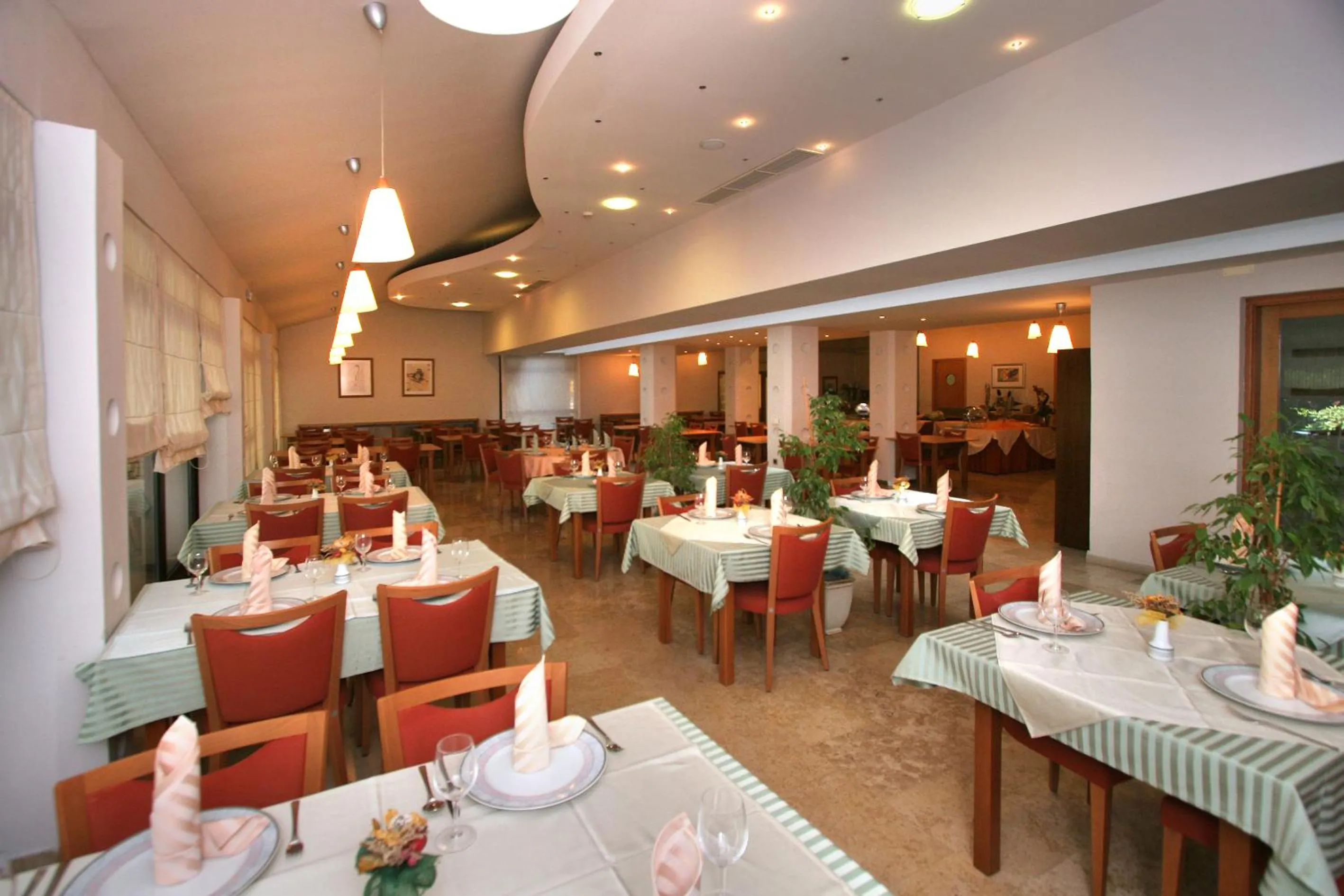 Restaurant/places to eat in Hotel Flores