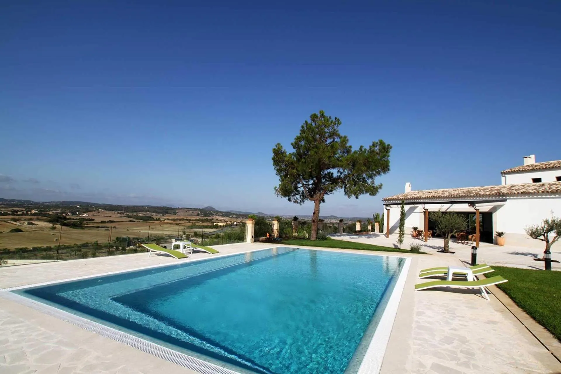 Swimming pool in Mater Ariany