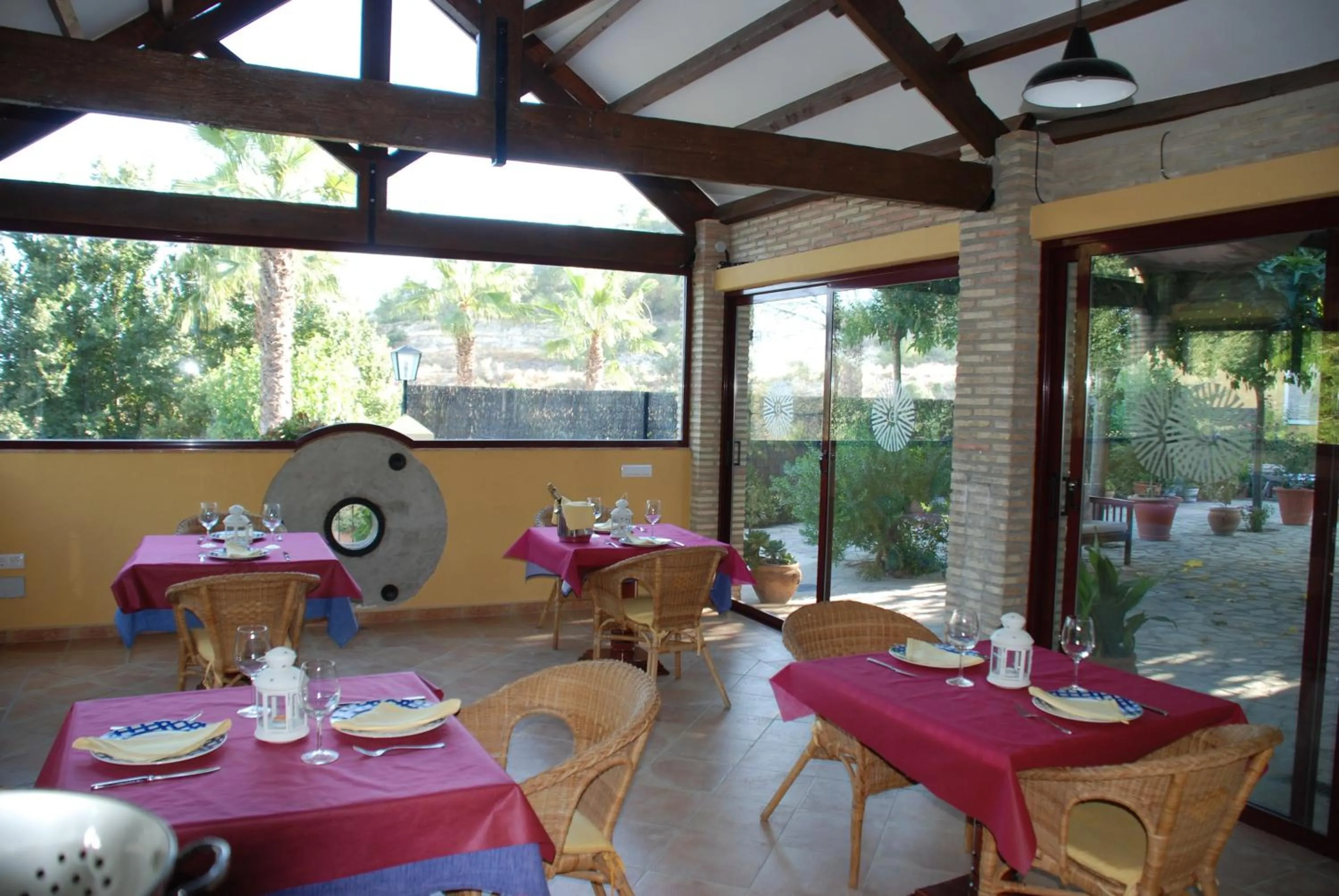 Communal lounge/ TV room in Hotel Rural El Molino de Felipe