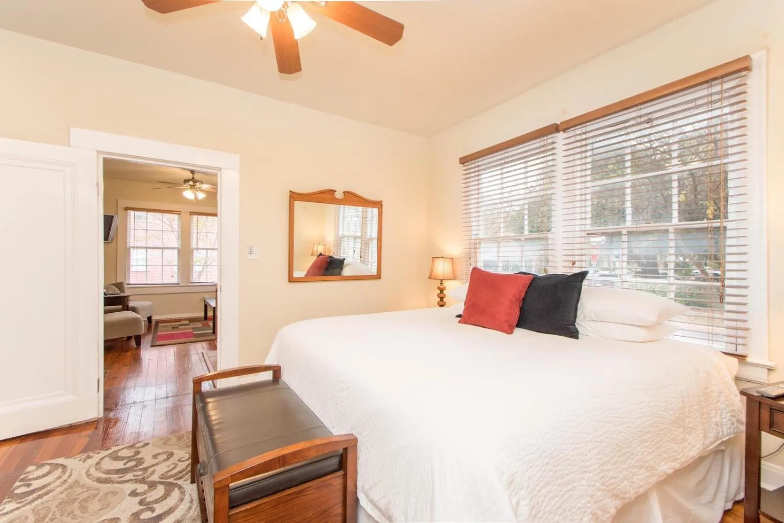 Bed in THE MADISON - San Antonio Riverwalk - Downtown - Convention Center