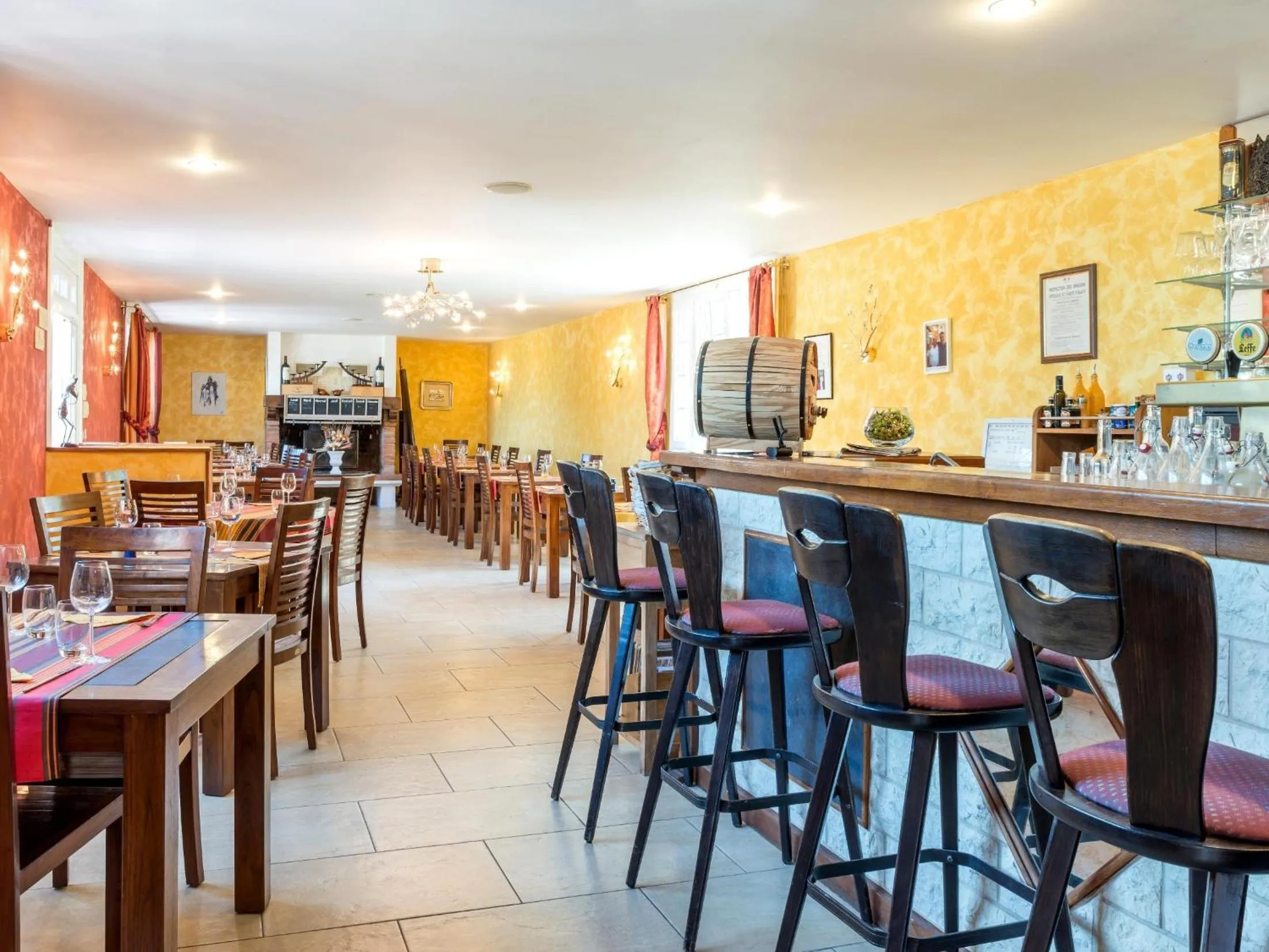 Restaurant/places to eat in Logis Hôtel L'Adourable Auberge