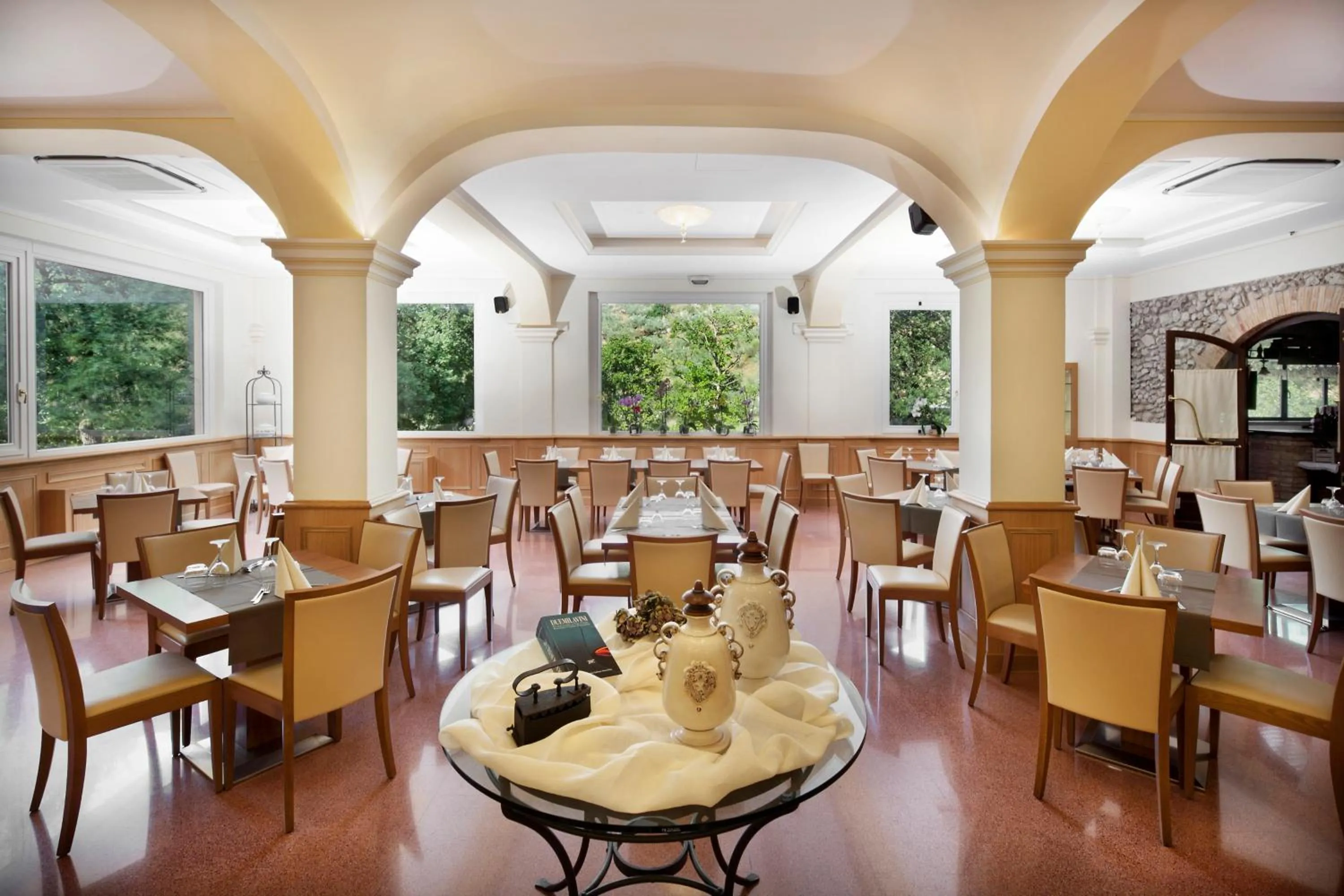 Restaurant/places to eat in La Macchia