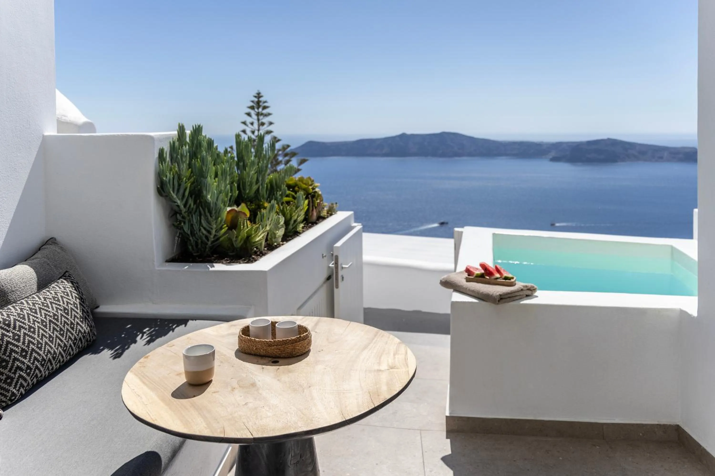 Patio in LUKAS Aethereal Living