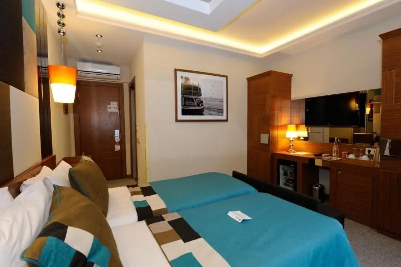 Photo of the whole room in Collage Taksim Hotel
