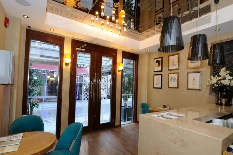 Lobby or reception in Collage Taksim Hotel