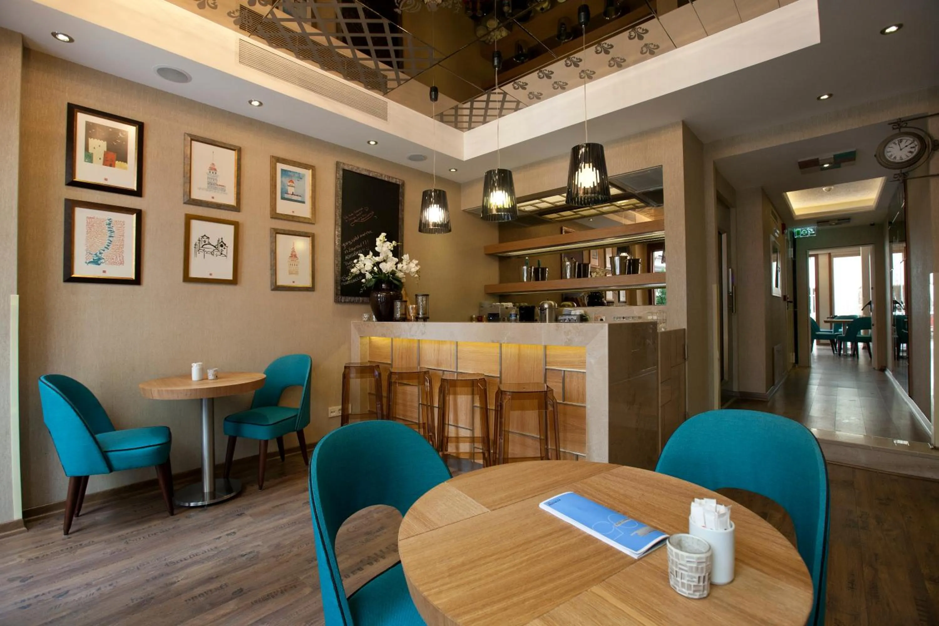 Lounge or bar in Collage Taksim Hotel