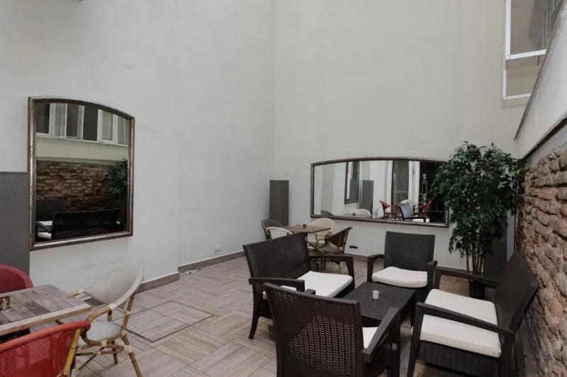 Restaurant/places to eat in Collage Taksim Hotel