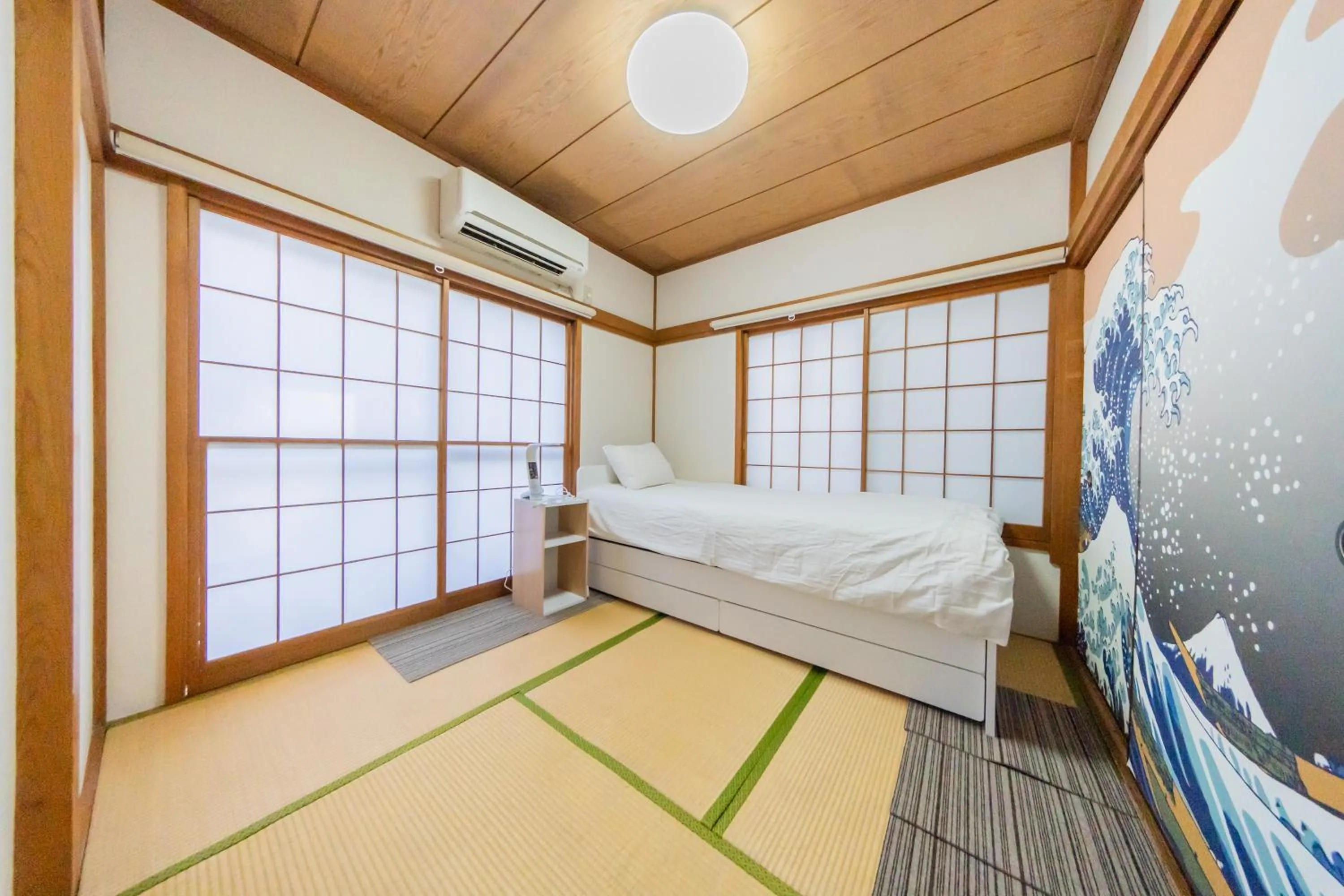 Bed in Ikebukuro no Yado detached house