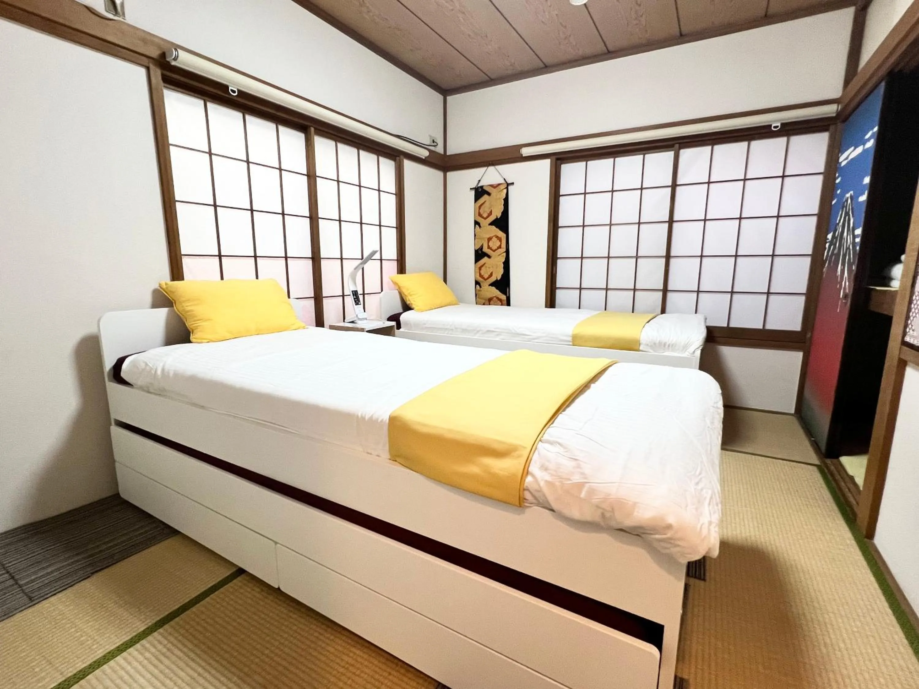 Bed in Ikebukuro no Yado detached house