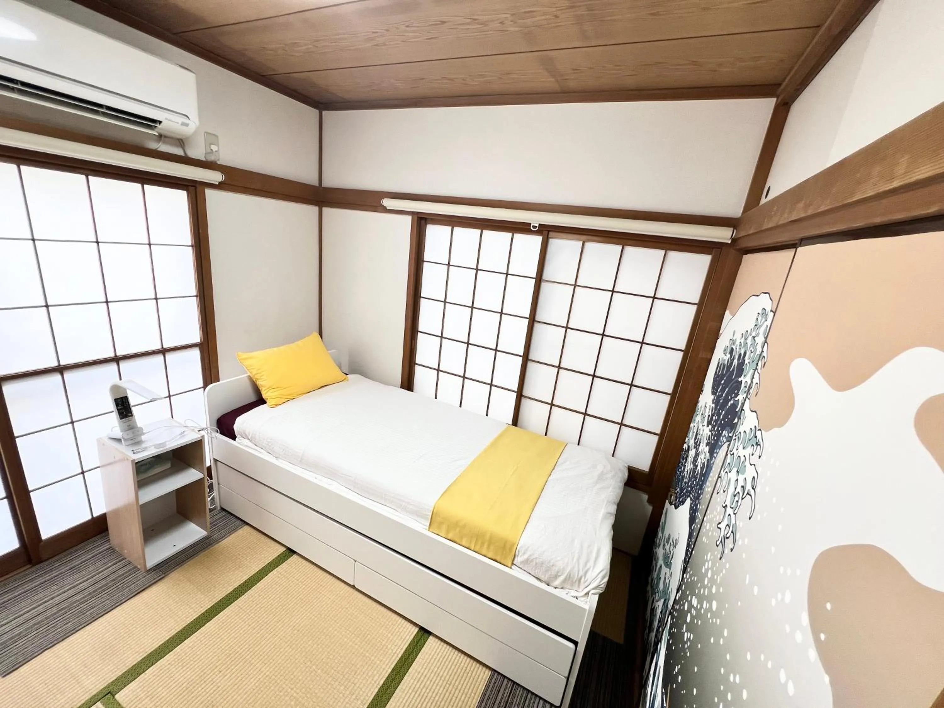 Bed in Ikebukuro no Yado detached house