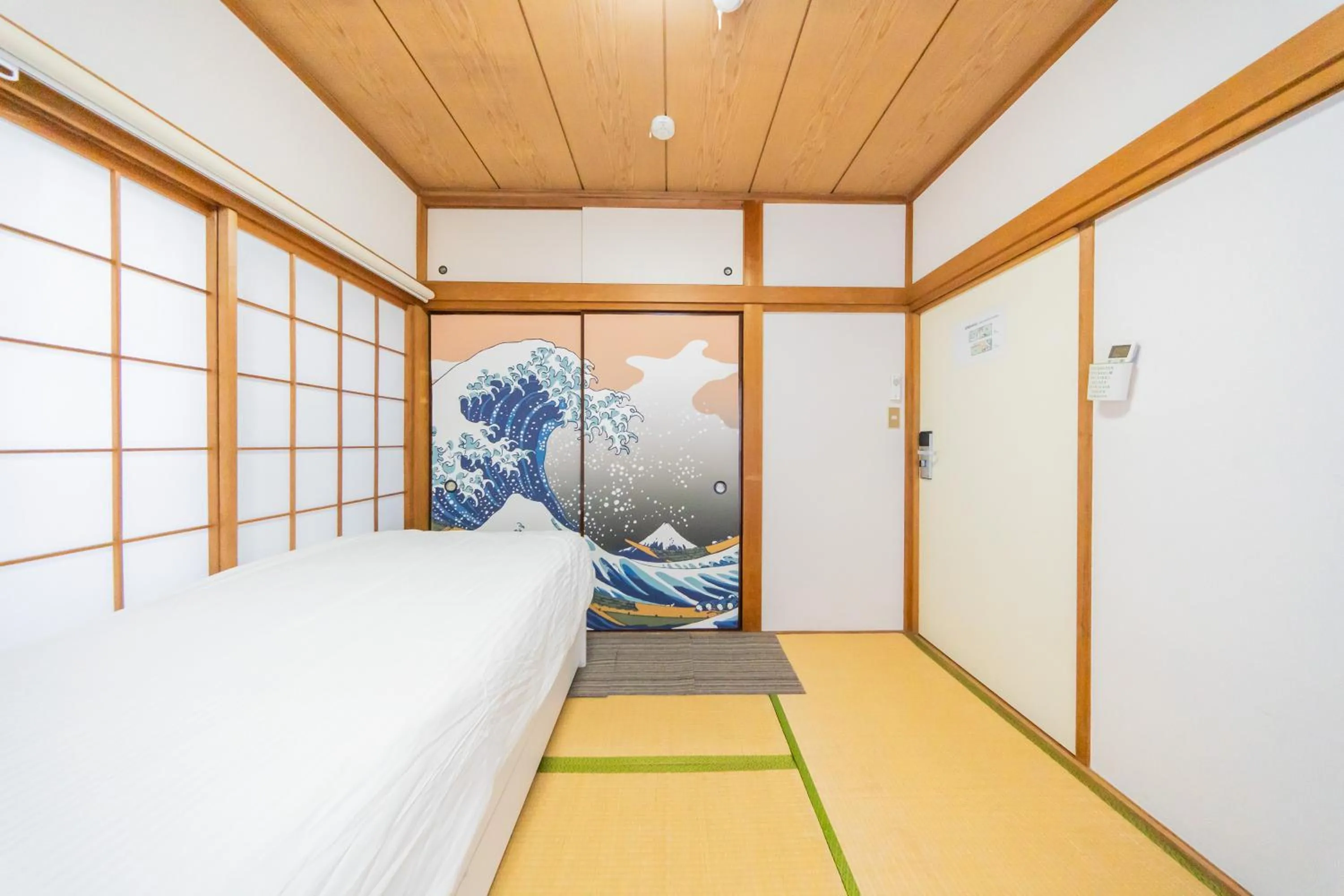 Bed in Ikebukuro no Yado detached house