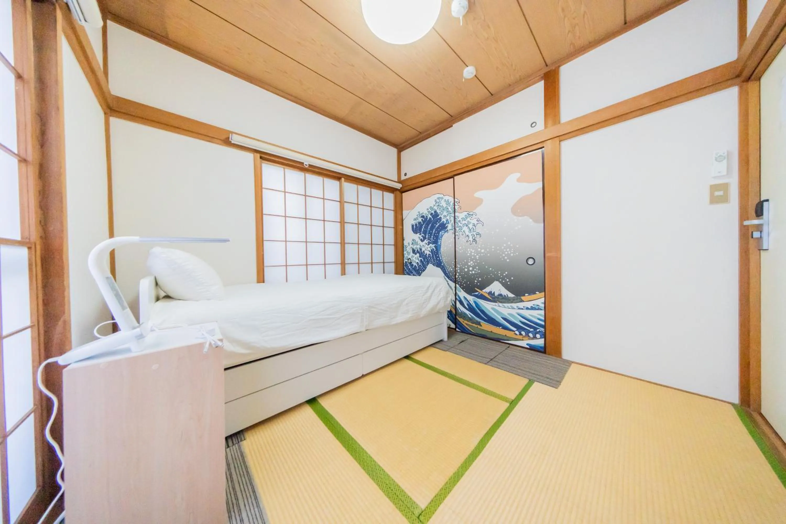Bed in Ikebukuro no Yado detached house
