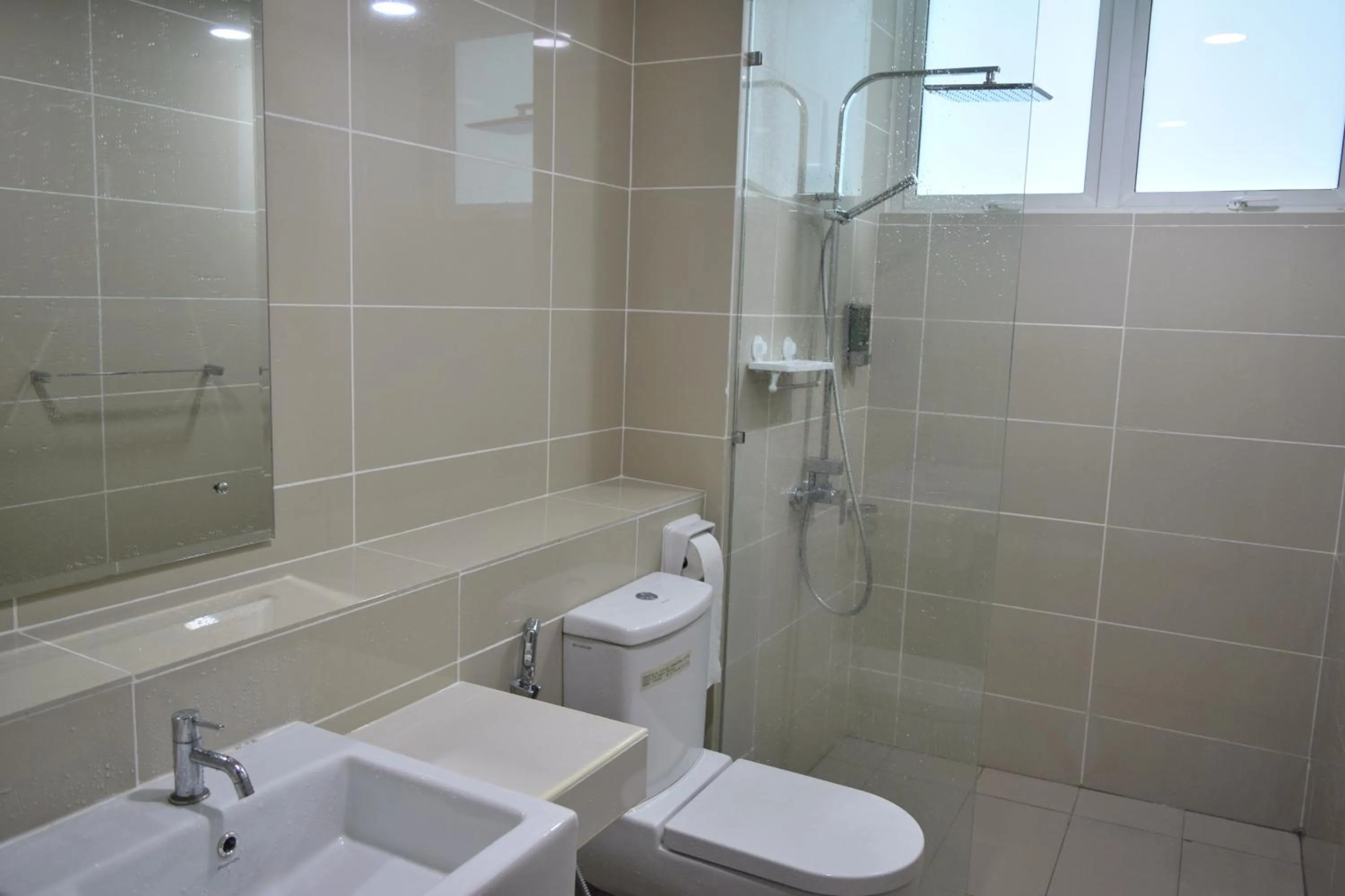 Bathroom in Sutera Avenue by Alawa Homes Kota Kinabalu