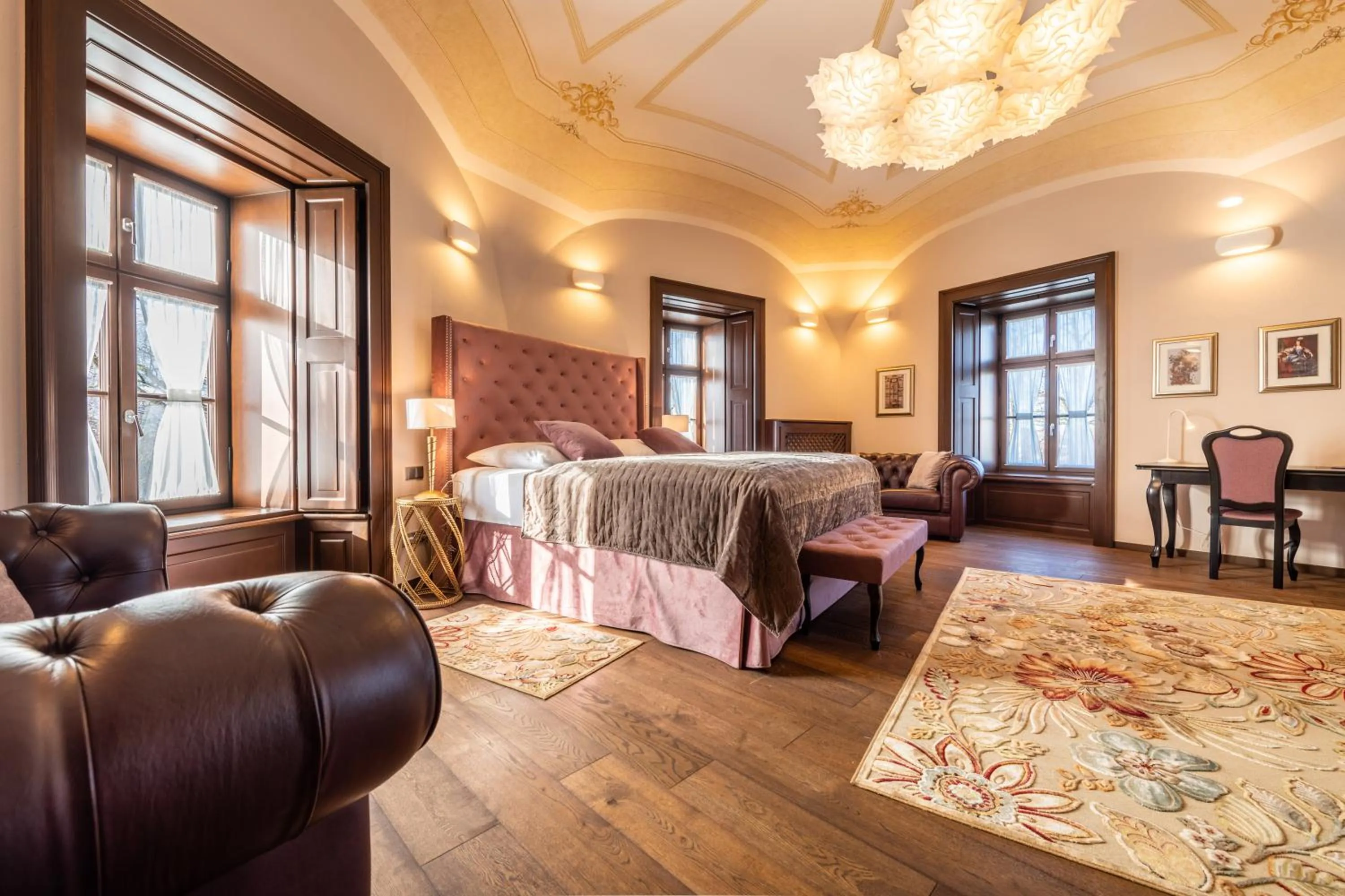 Photo of the whole room, Bed in Chateau Appony